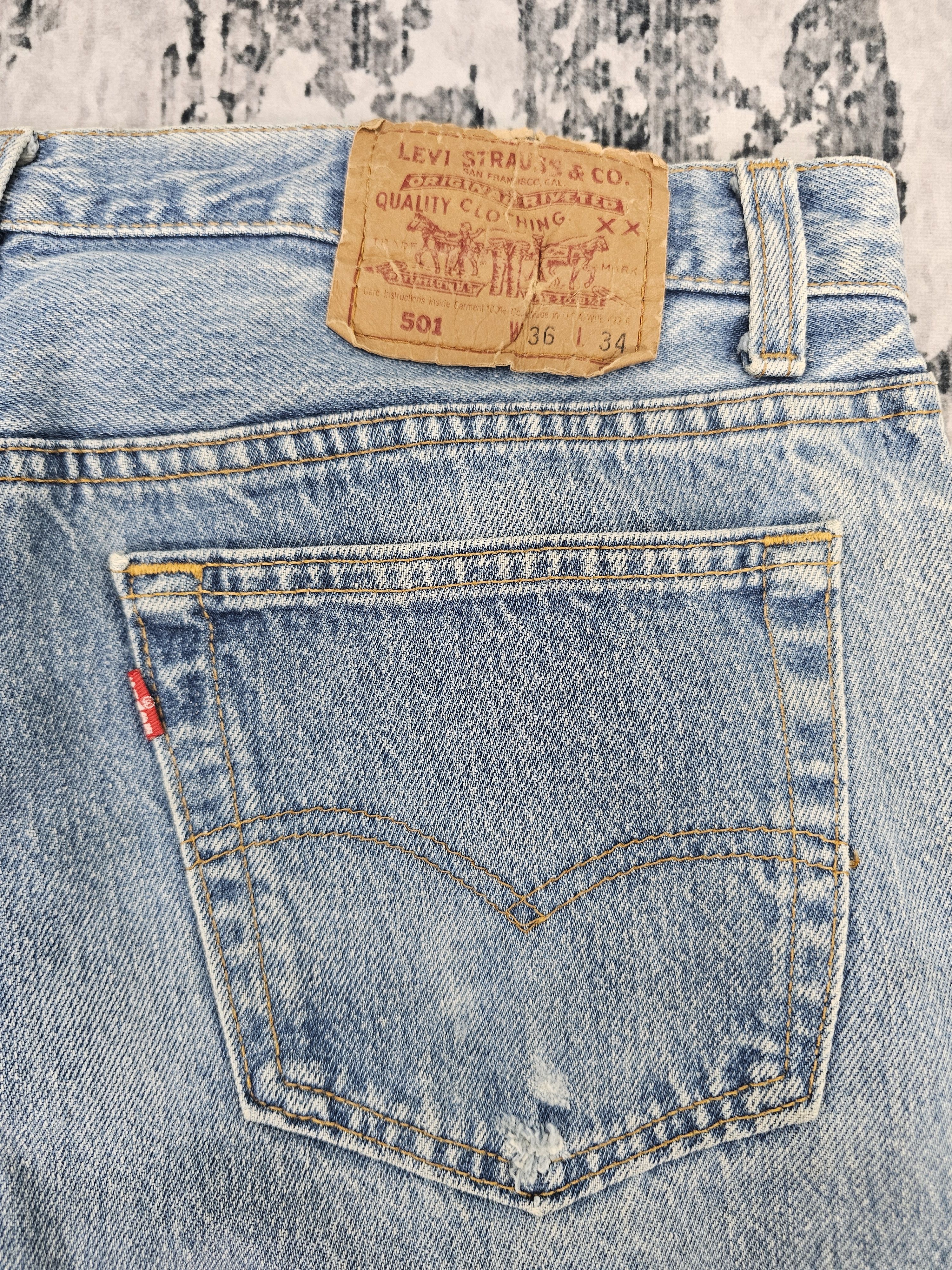 Levi's Vintage Clothing Vtg 90's LEVIS 501 Bleach Faded Blue Jeans Made In USA L0546 Size US 34 / EU 50 - 11 Thumbnail