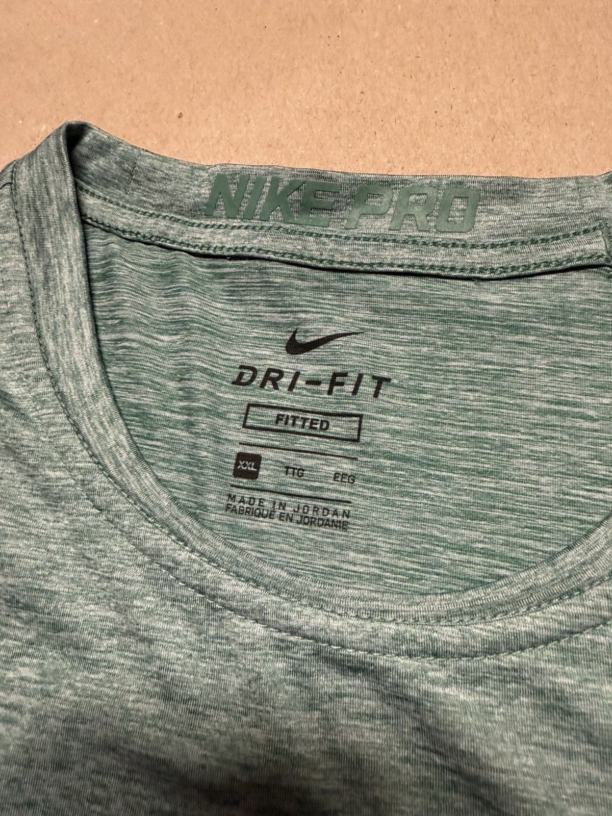 Nike Nike Pro DriFit Fitted Green workout Shirt XXL Rare! Size US XXL / EU 58 / 5 - 3 Thumbnail