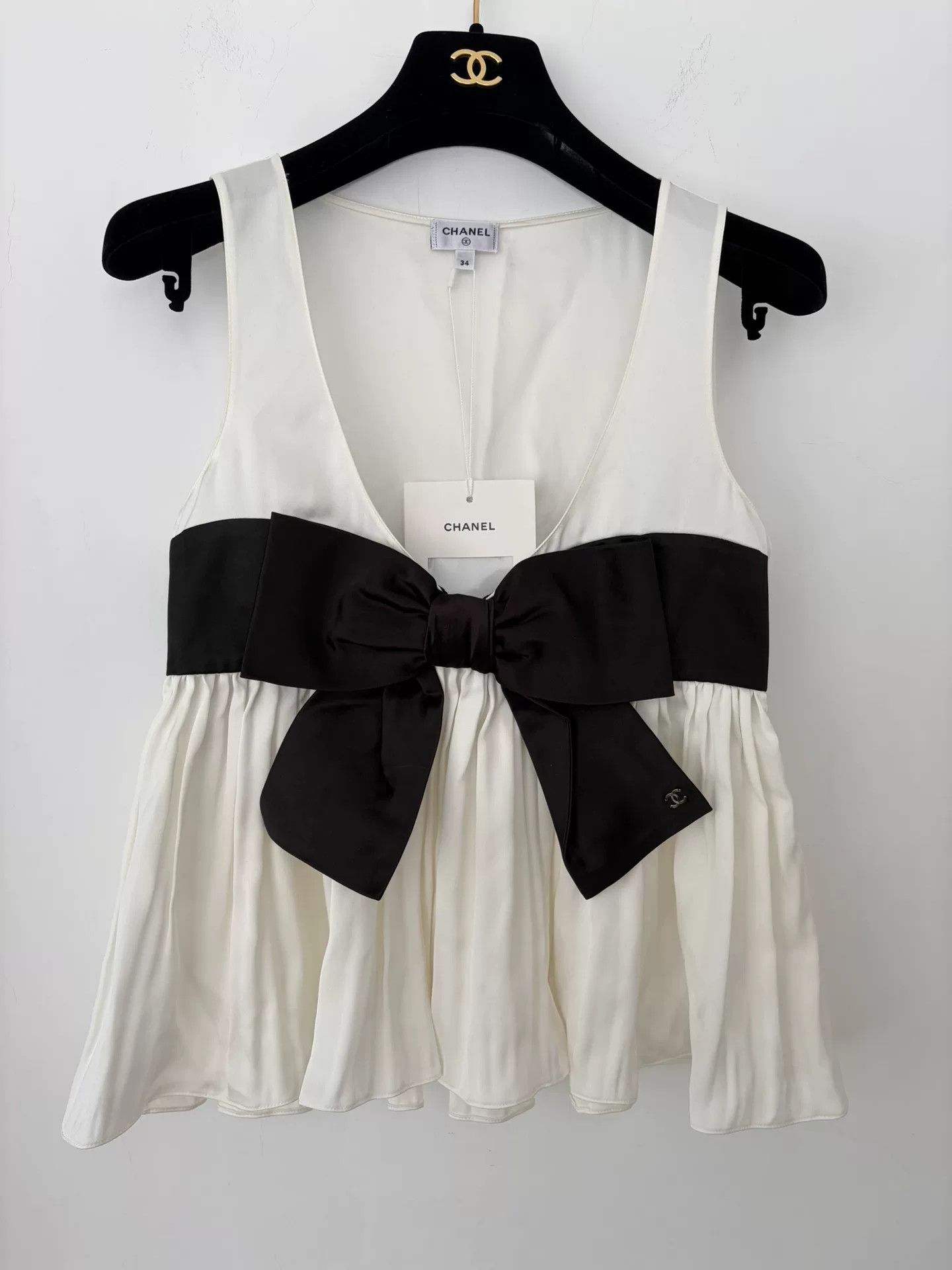 Chanel 25K White Bow Sleeveless Top