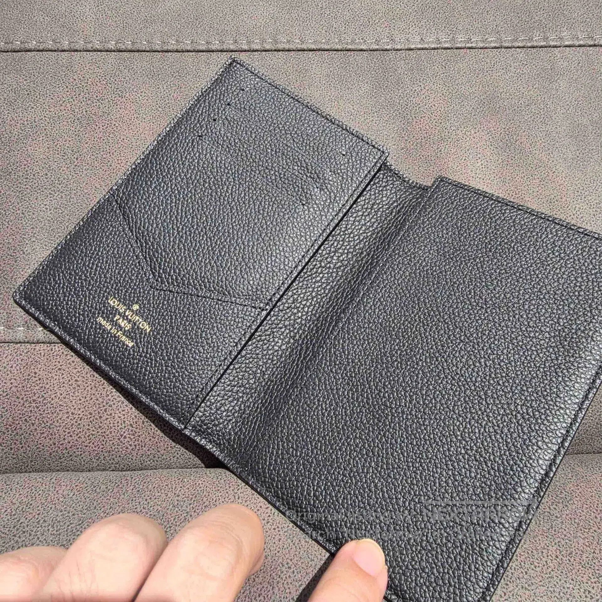 Louis Vuitton Louis Vuitton Relief sculpture of an old wallet and passpo Size ONE SIZE - 3 Thumbnail