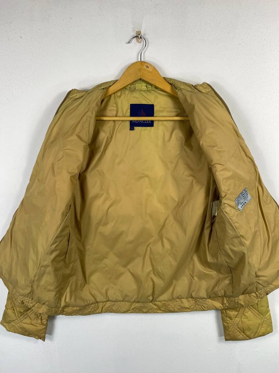 Moncler vintage moncler down puffer jacket very nice design Size US M / EU 48-50 / 2 - 6 Thumbnail