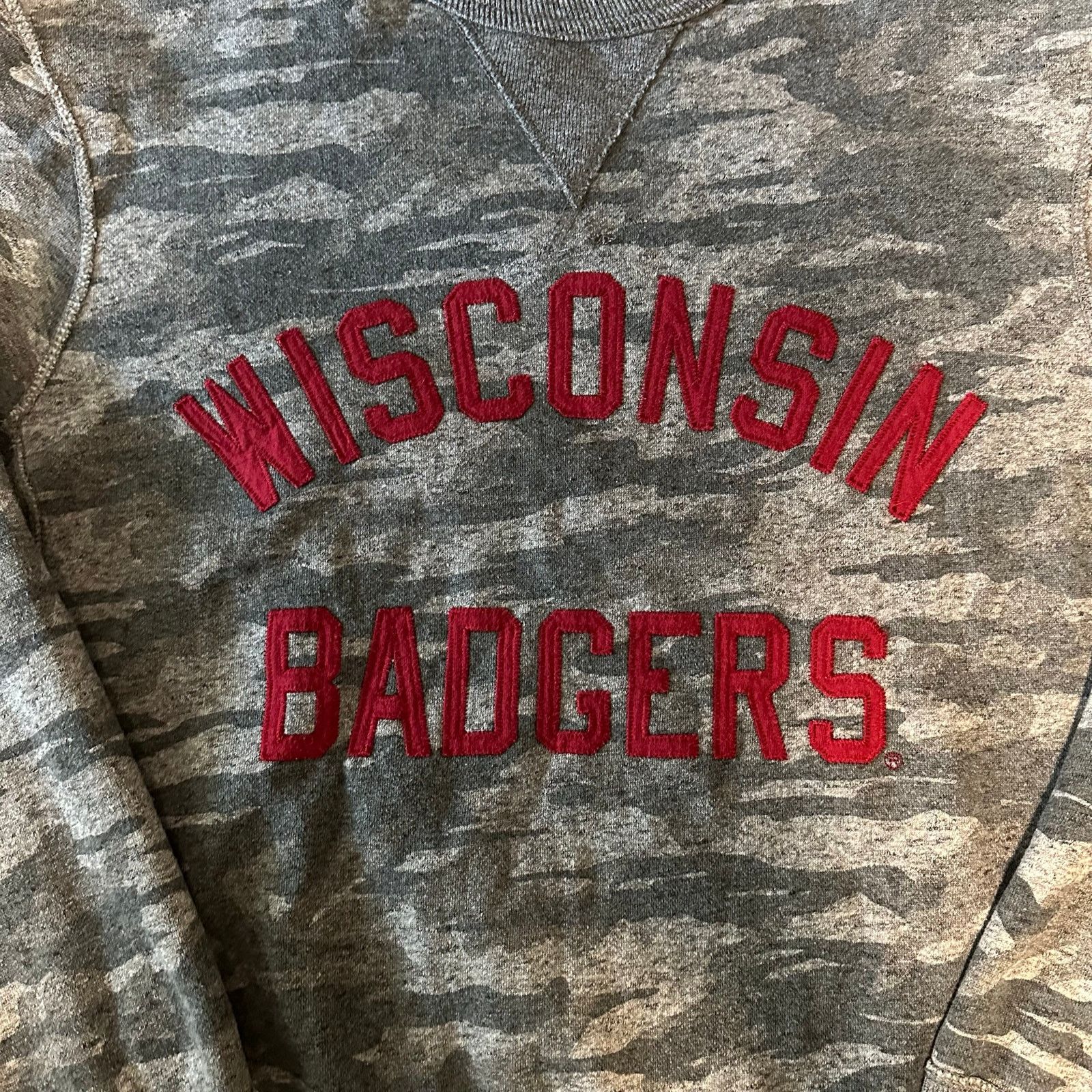 American Eagle Outfitters Tailgate AE Wisconsin Badgers Crewneck Sweatshirt - size M Size M / US 6-8 / IT 42-44 - 2 Thumbnail