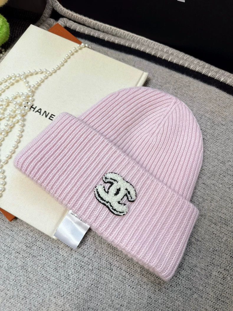 Chanel Chanel 25b Pink Knit Beanie with CC Logo | Grailed