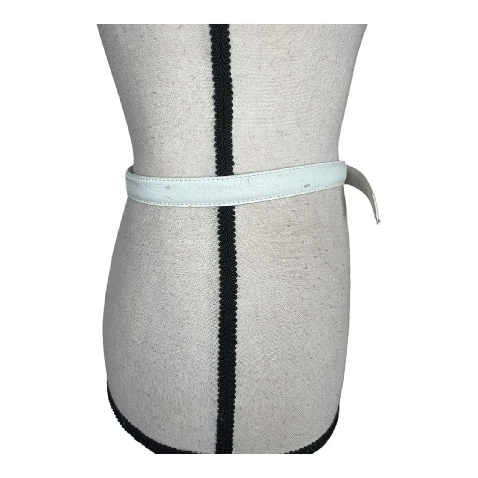 Paloma Picasso Paloma Picasso White and Gold Leather Belt Size S/M Size ONE SIZE - 5 Thumbnail