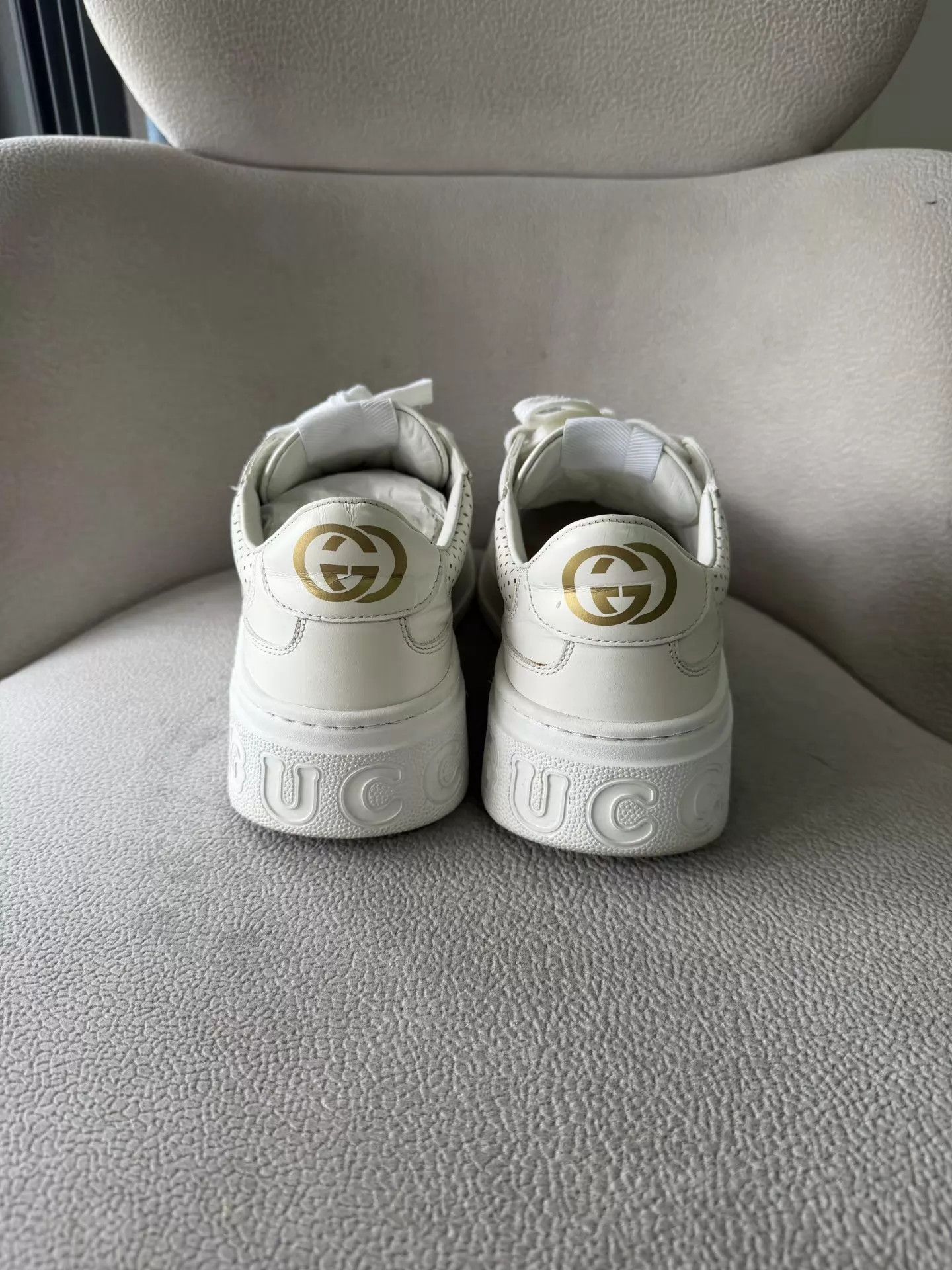 Gucci Gucci Platform White 37.5GG embossed gold lettering Size US 7 / IT 37 - 3 Thumbnail