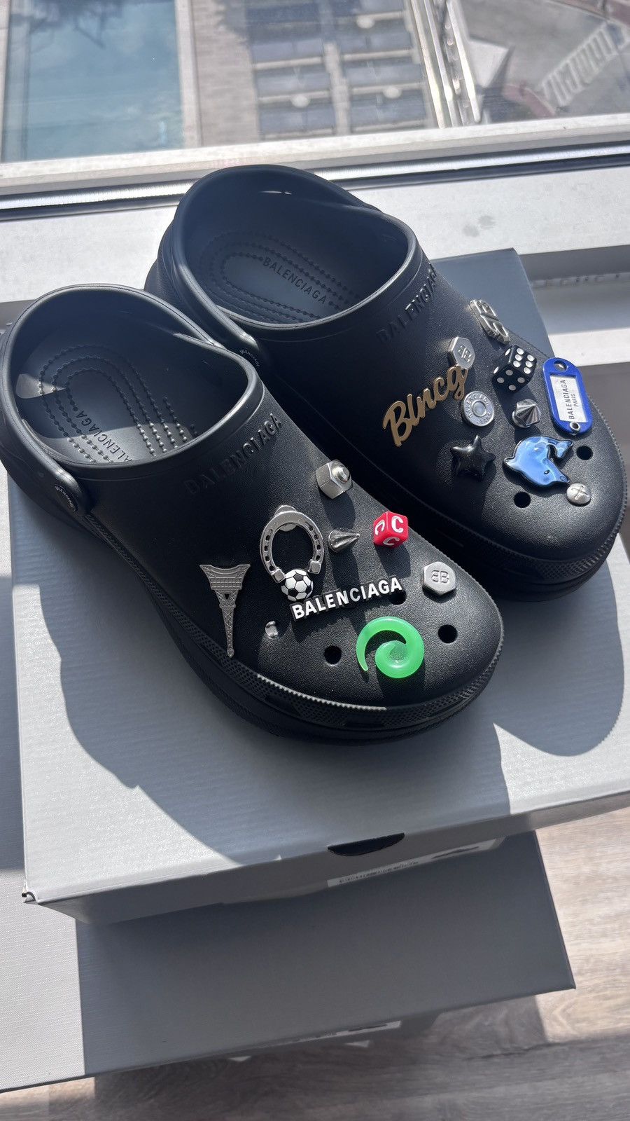 【Balenciaga】CROCS MULE JIBBITZ MAN◆720857W0FOY Balenciaga x Crocs Mule - Black – Kith