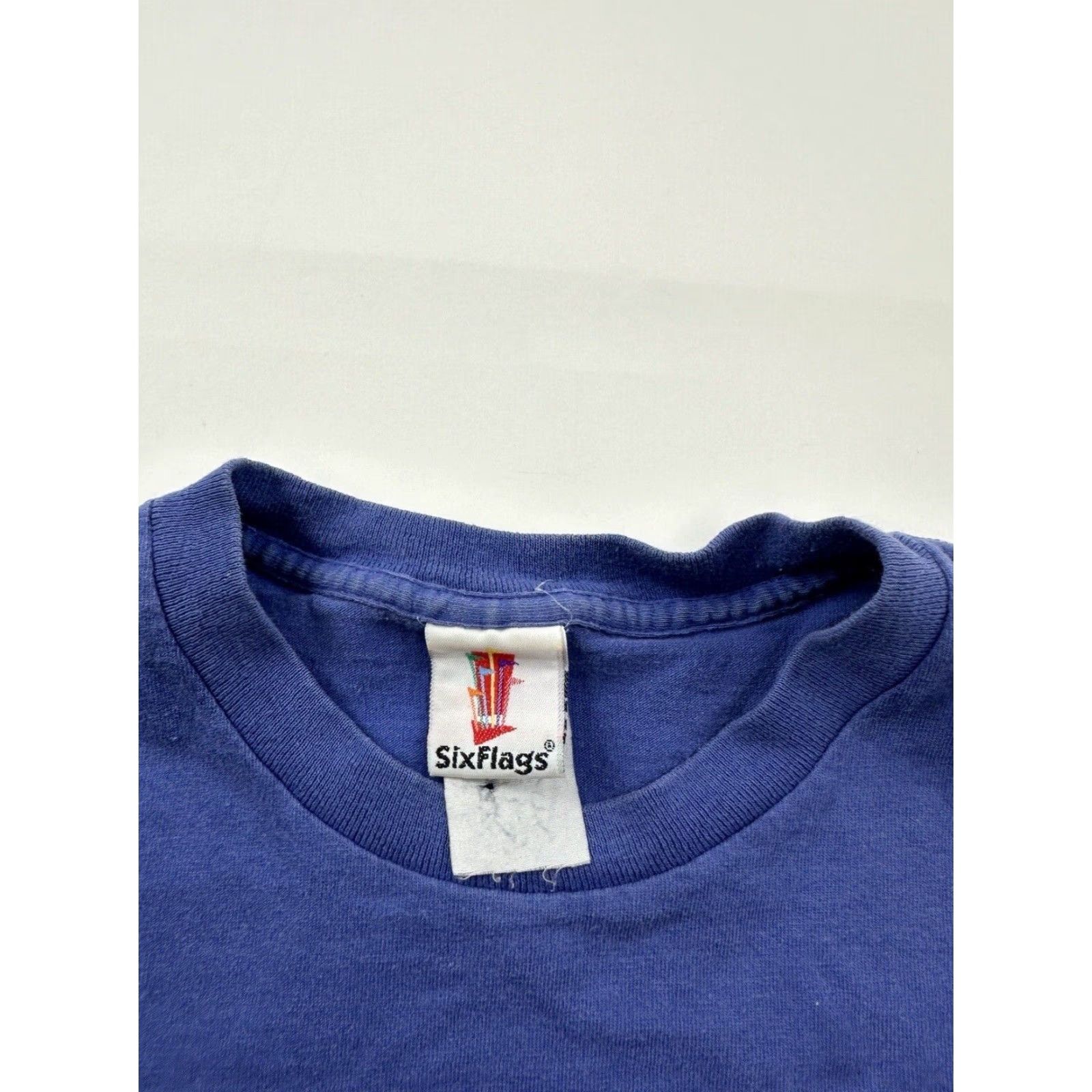 Vintage VINTAGE Six Flags Bugs Bunny Graphic T-Shirt Adult Medium Blue Cartoon 90s Mens Size US M / EU 48-50 / 2 - 4 Thumbnail