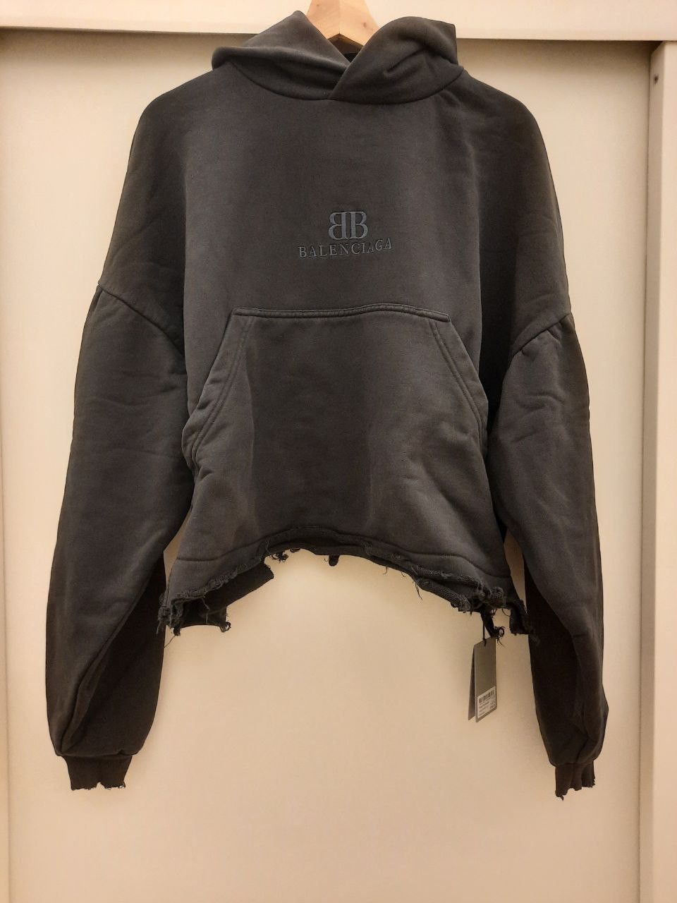 Balenciaga *New* BB Logo Cropped Hoodie Size US S / EU 44-46 / 1 - 1 Thumbnail