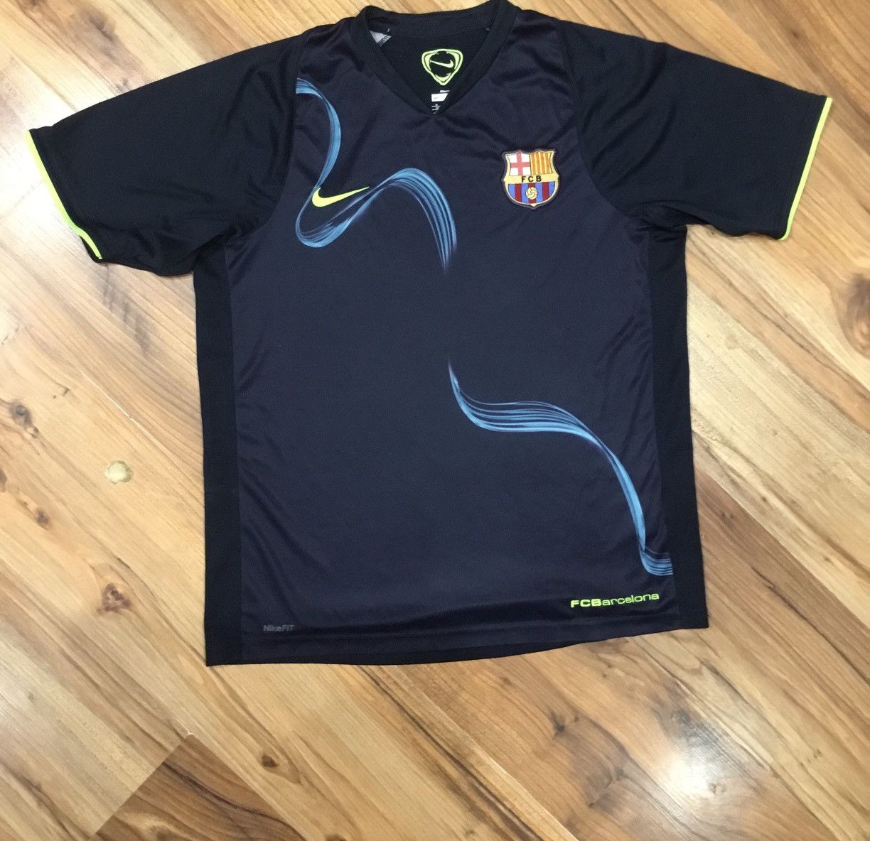Nike BARCELONA 08/09 TRAINING FOOTBALL SHIRT SOCCER JERSEY NIKE Size US M / EU 48-50 / 2 - 1 Thumbnail