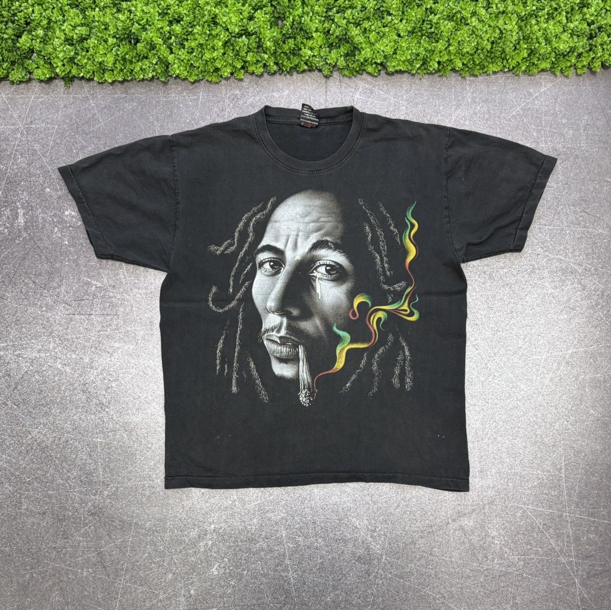 Vintage Vintage Bob Marley Joint T Shirt Faded Smoke Y2k Size US L / EU 52-54 / 3 - 1 Thumbnail