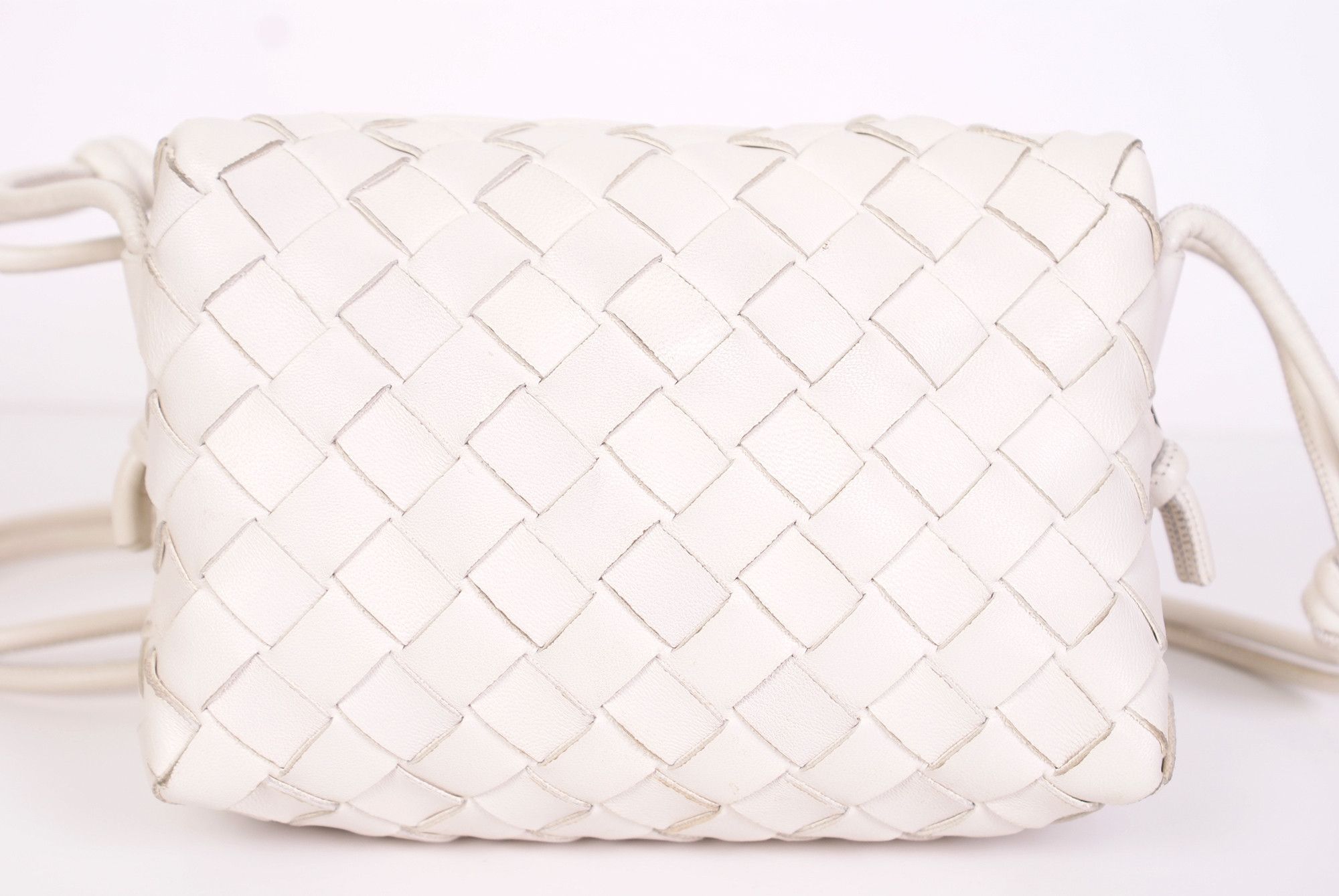 Bottega Veneta Bottega Veneta Leather Mini Loop Camera Shoulder Bag White Size ONE SIZE - 3 Thumbnail