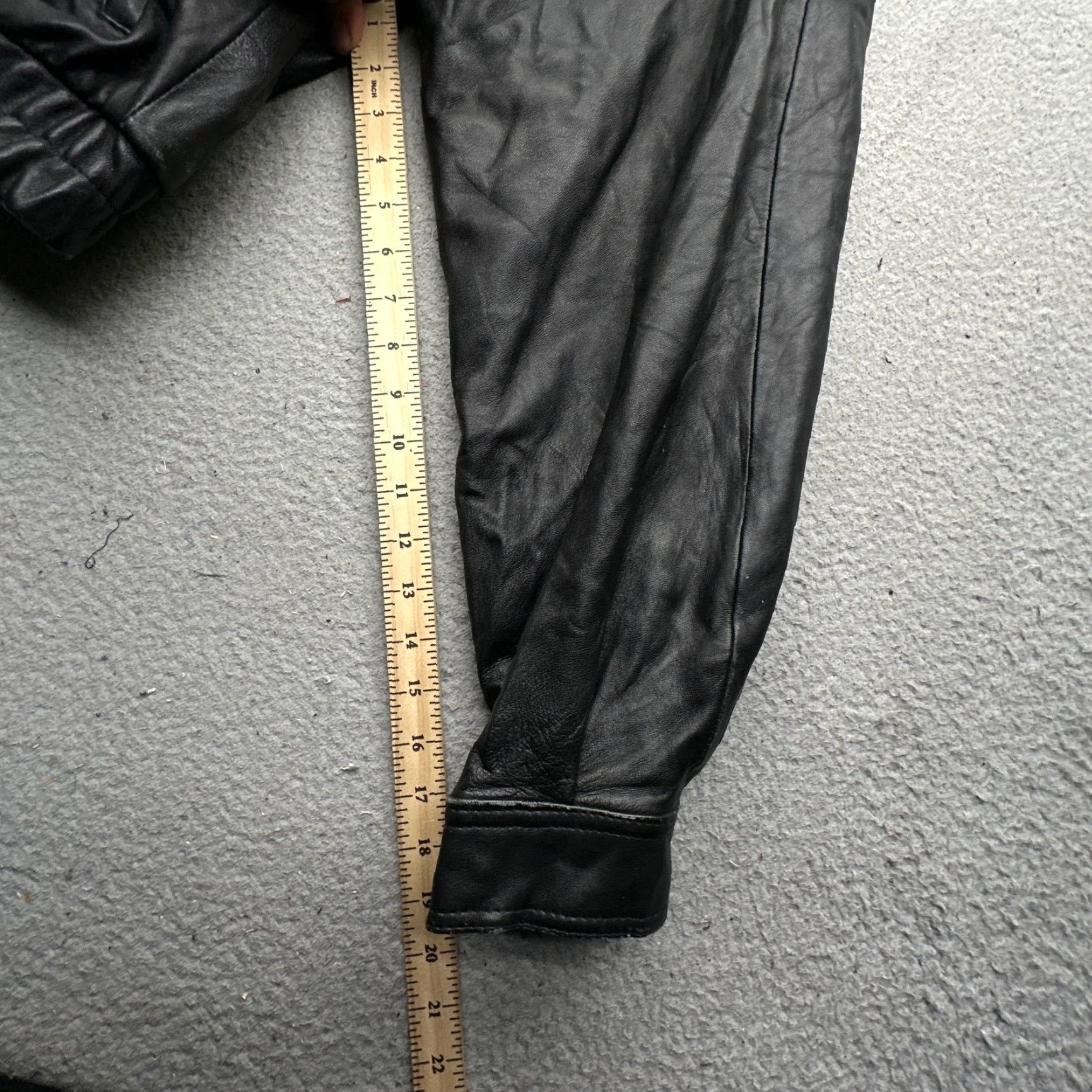 Vintage VINTAGE Wilsons Leather Bomber Moto Jacket Mens Large Black Zip Rider Leather Moto Jacket L Mens Size US L / EU 52-54 / 3 - 4 Thumbnail