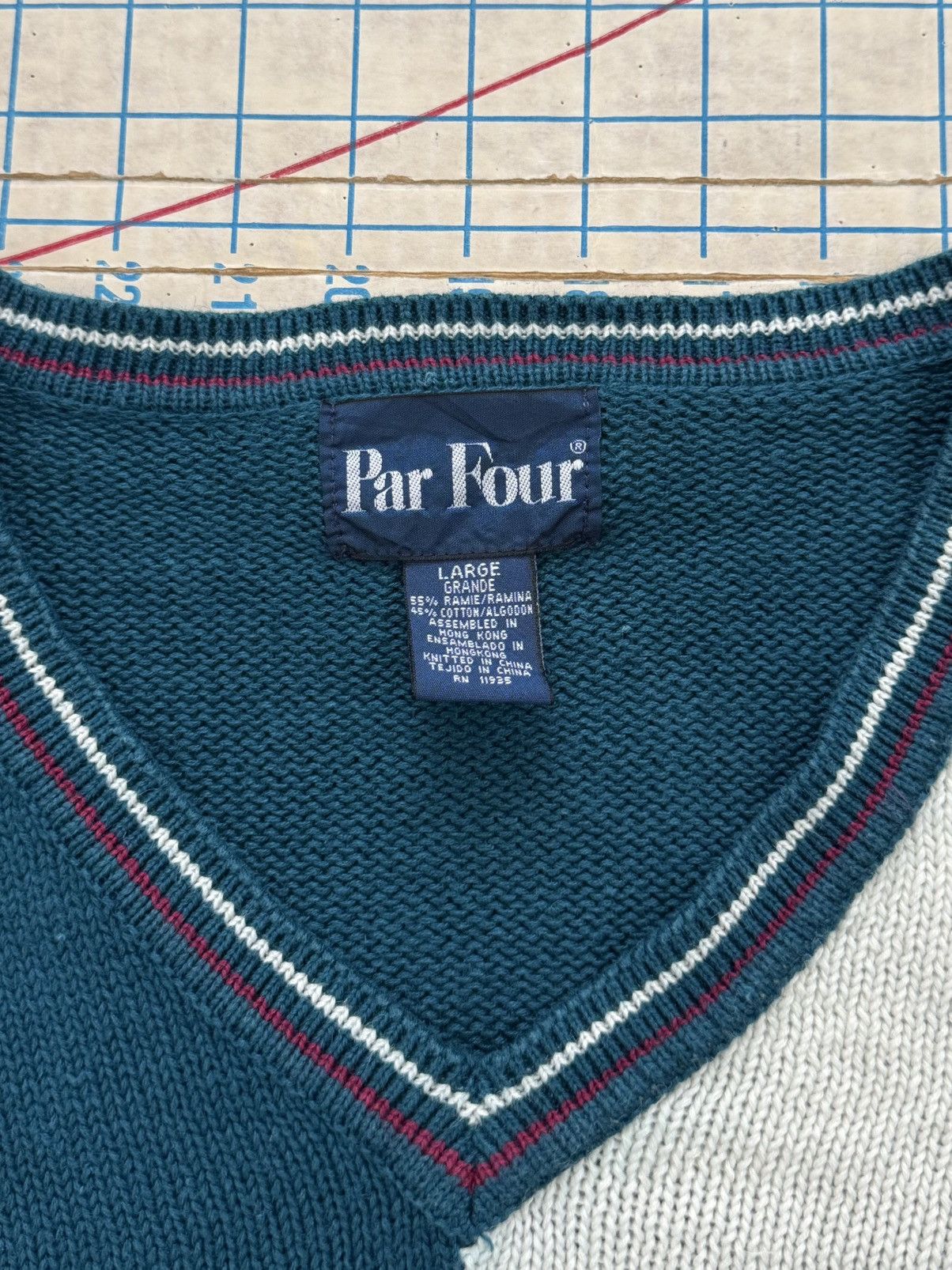 Vintage Vintage Par Four Argyle V-Neck Knit Sweater Mens Size Large Size US L / EU 52-54 / 3 - 7 Thumbnail