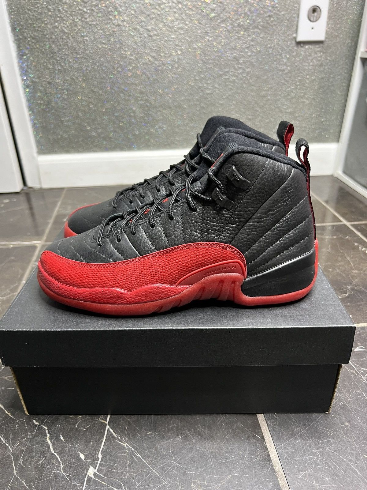 Jordan Brand Jordan Flu Game 12s (2016) DS GS 7Y! Size US 7 / EU 40 - 4 Thumbnail