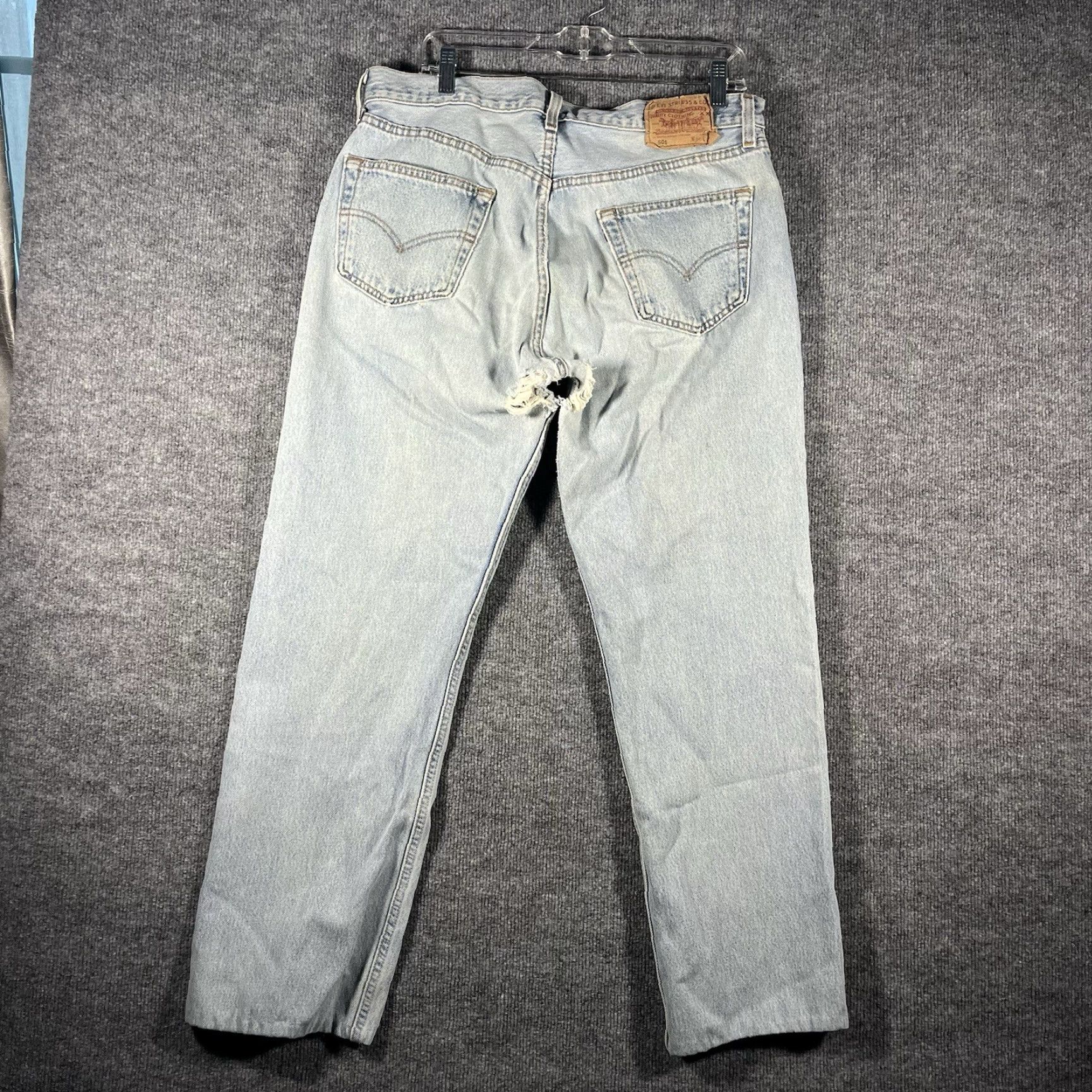 Levi's VINTAGE Levi's 501 Jeans USA 36x30 Light Wash 1998 1997 90s Distressed? No Fest? (But must only use original words) Size US 36 / EU 52 - 6 Thumbnail