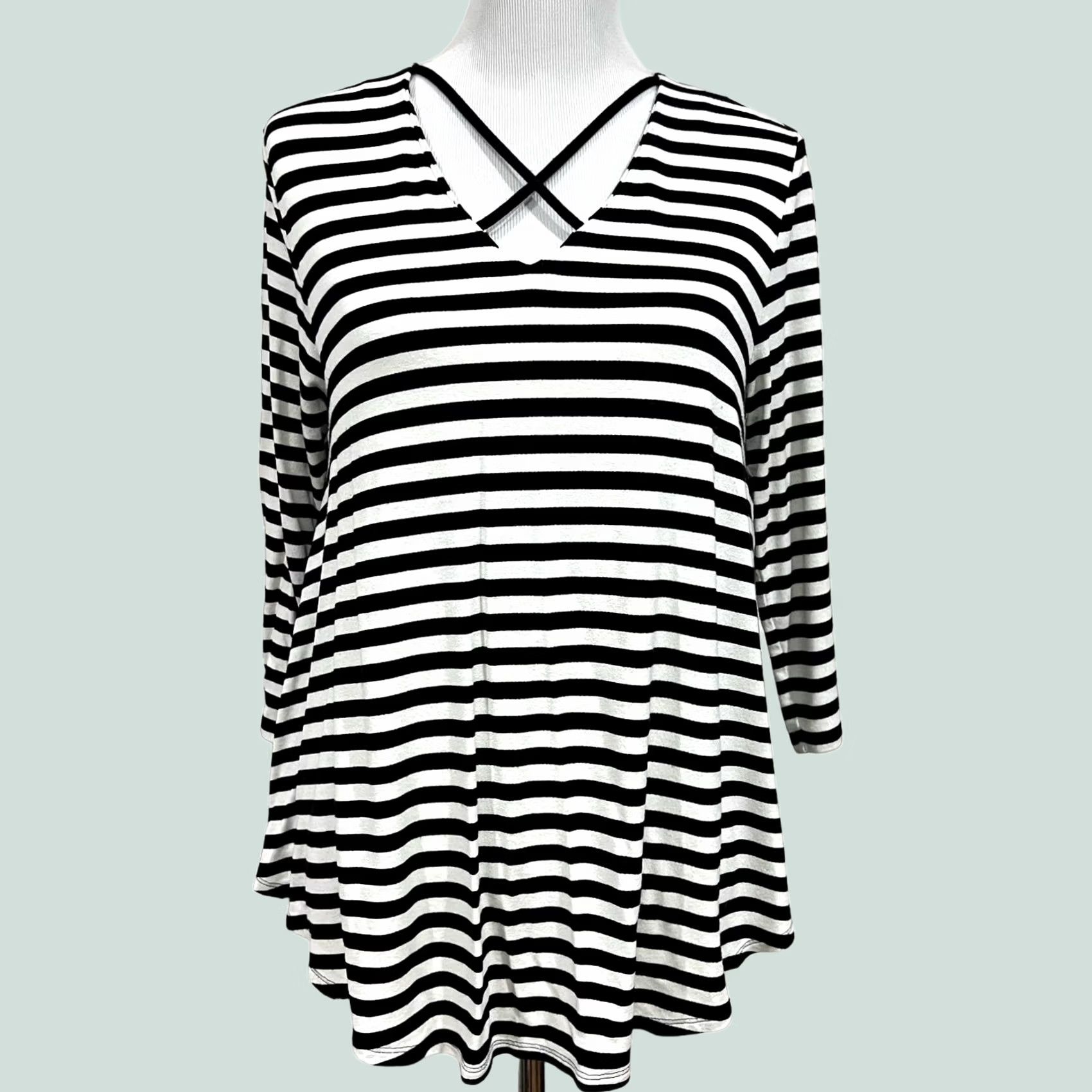 Vintage Chico's Striped Knit Top Criss Cross Neckline 3/4 Sleeve Black White Sz 1 (M-8) Womens Blouse Stretch Size M / US 6-8 / IT 42-44 - 1 Thumbnail