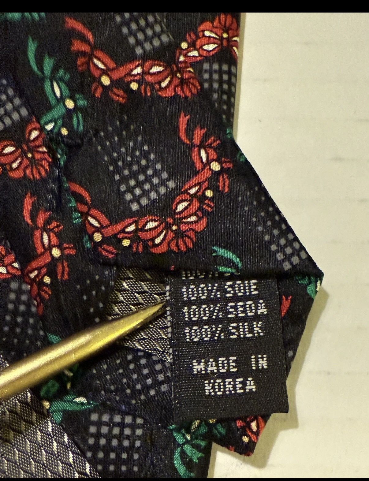 Lord & Taylor Lord & Taylor Men Black Red/Green Xmas Garland Silk Necktie Size ONE SIZE - 5 Thumbnail