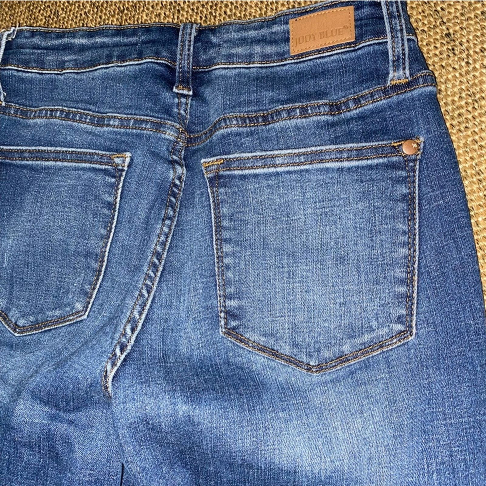 Judy Blue Judy Blue $79 Patch Perfect Boyfriend Jeans 5 / 27” EUC Size 27" / US 4 / IT 40 - 13 Thumbnail