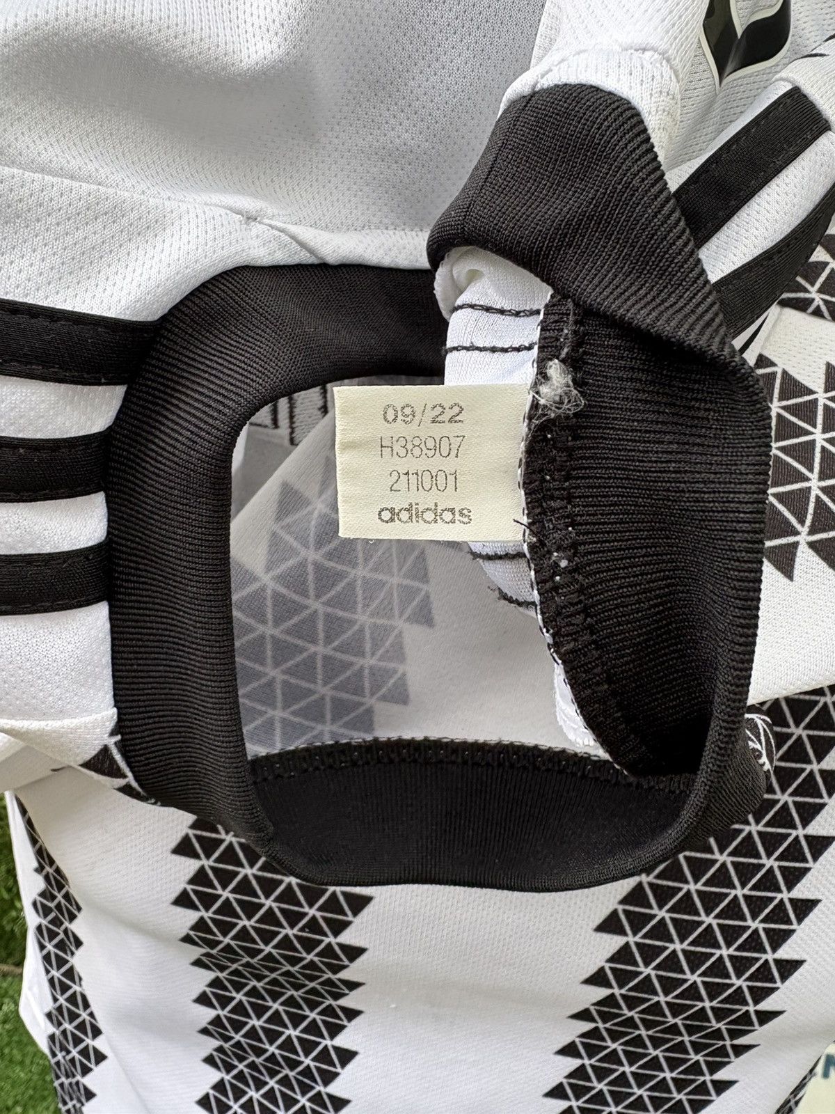 Adidas Juventus turin chiesa jersey Size US S / EU 44-46 / 1 - 10 Thumbnail