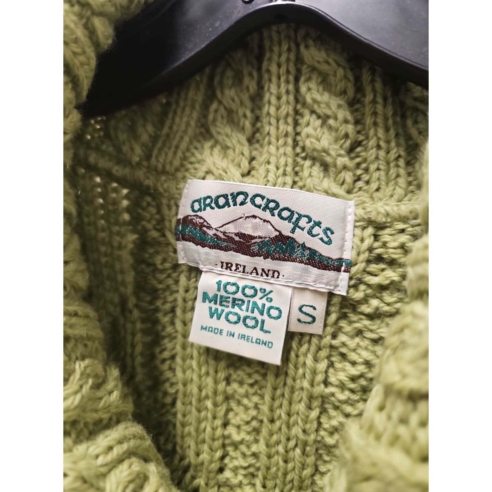 Vintage VINTAGE Aran Crafts Cardigan Sweater Green Wool Chunky Cable Knit Button S Small Womens Regular Long Sleeve Size S / US 4 / IT 40 - 2 Thumbnail