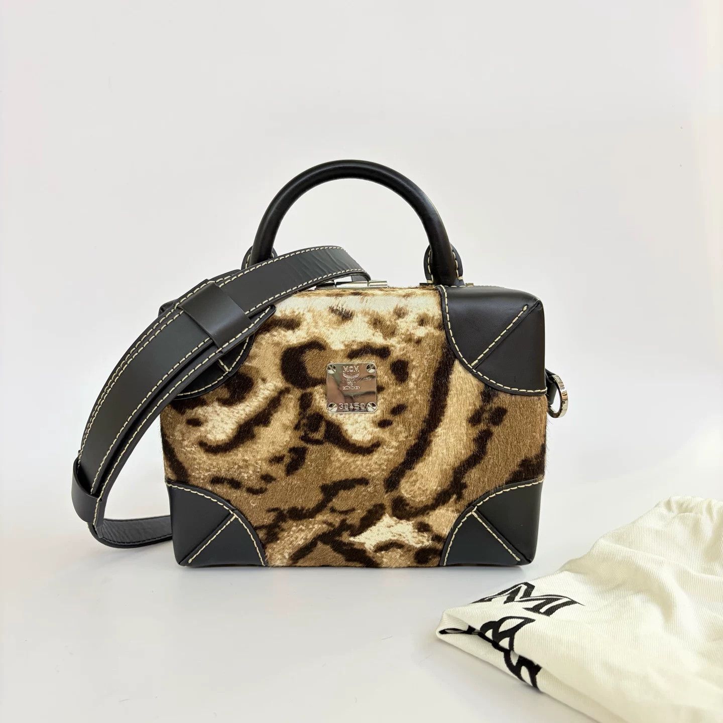 MCM Pre-loved Bag Very good condition Size ONE SIZE - 1 Thumbnail