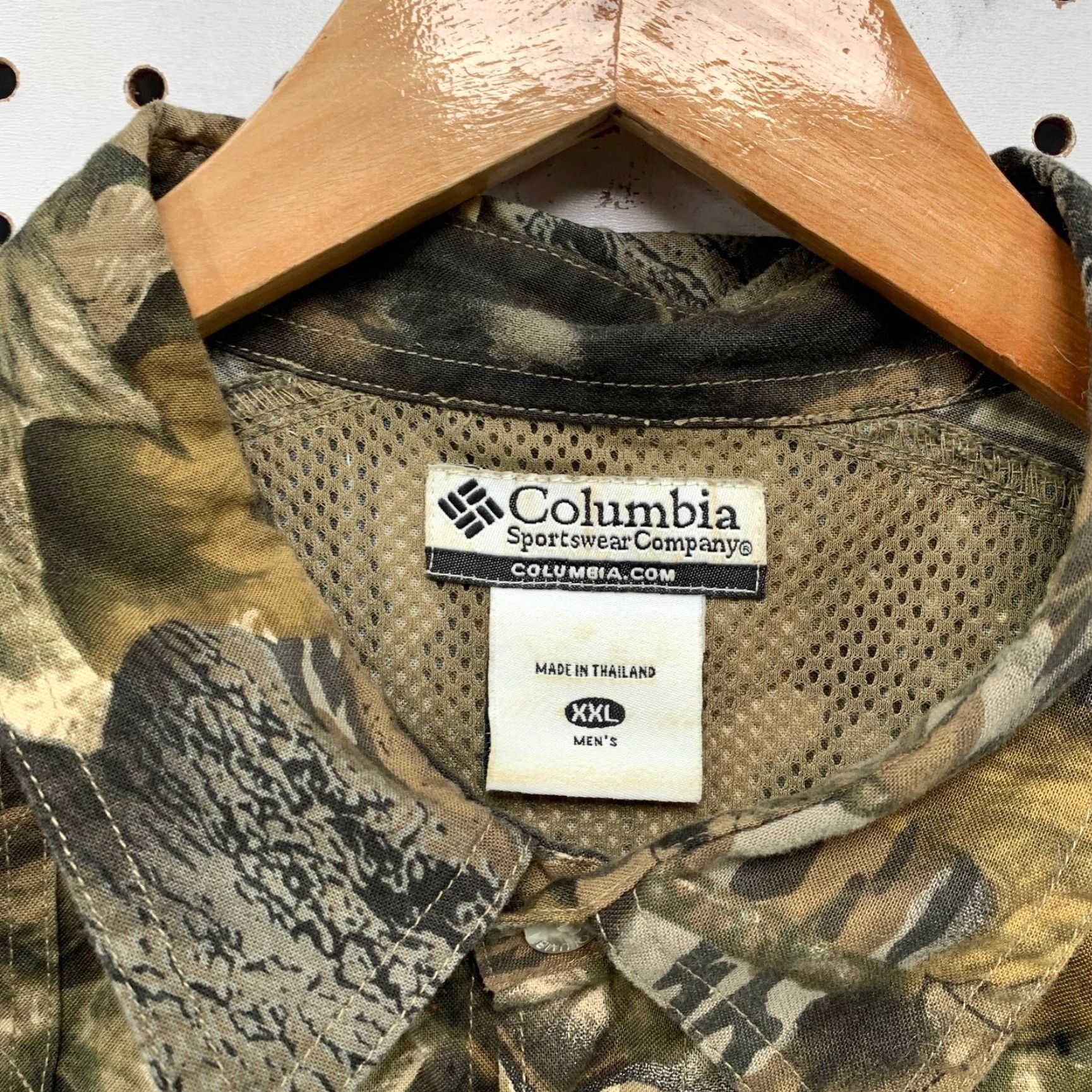 LONE WOLF Columbia Shirt Mens 2XL Camouflage Lone Wolf Tree Stand Vented Outdoor Beige Cotton Button-Up Outdoor Mens Size US XXL / EU 58 / 5 - 2 Thumbnail