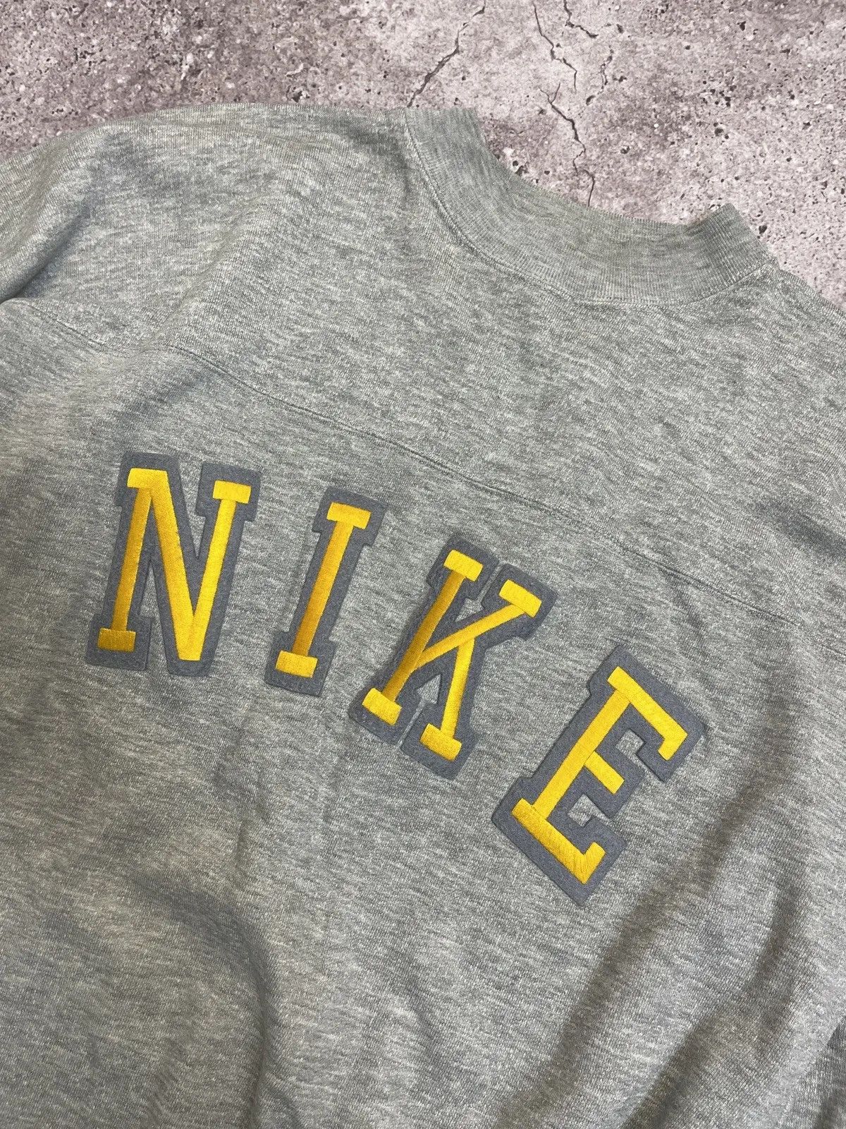 Nike × Vintage NIKE VINTAGE BIG LOGO CENTER SWEATSHIRT Size US S / EU 44-46 / 1 - 2 Thumbnail