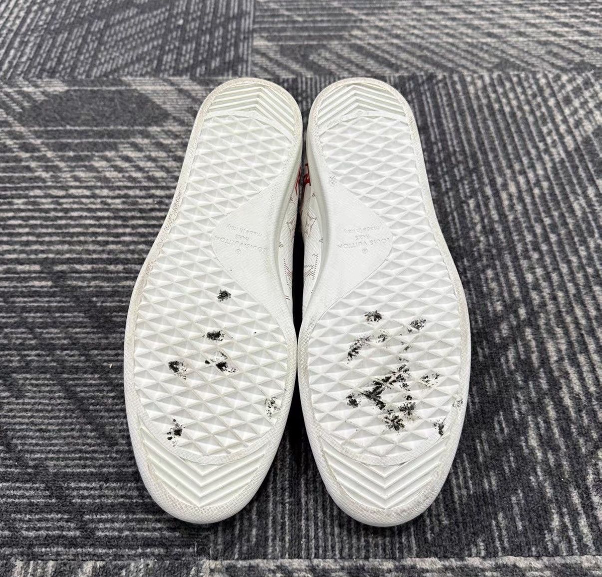 Louis Vuitton Louis Vuitton Monogram Red Tip White Sneakers J42 Size US 9.5 / EU 42-43 - 6 Thumbnail