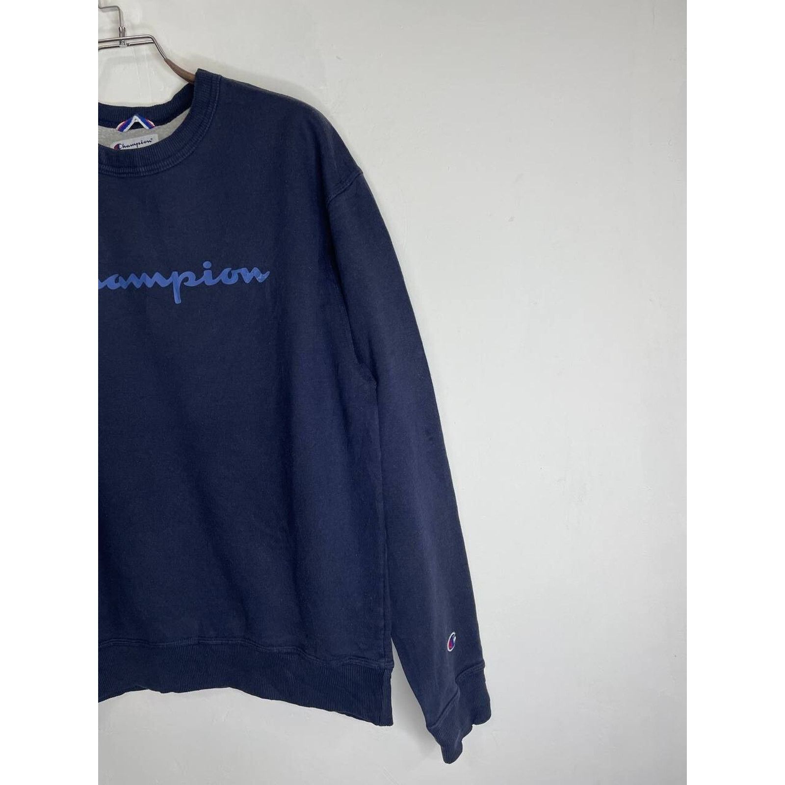 Champion Vintage Champion Navy Sweatshirt L Embroidered Pullover USA Size US L / EU 52-54 / 3 - 5 Thumbnail