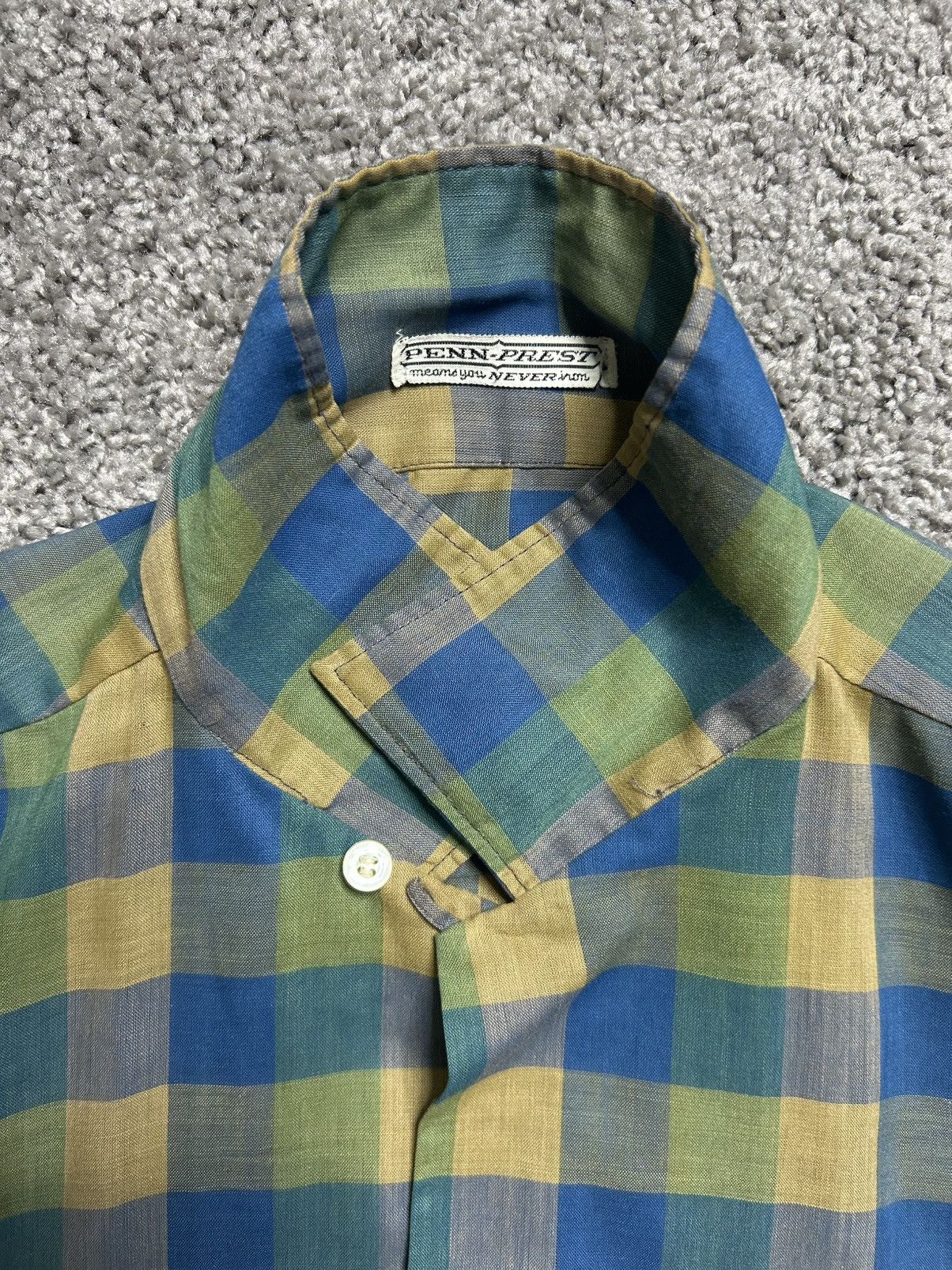 Vintage 60s Loop Collar Penneys Towncraft Button Up Shirt