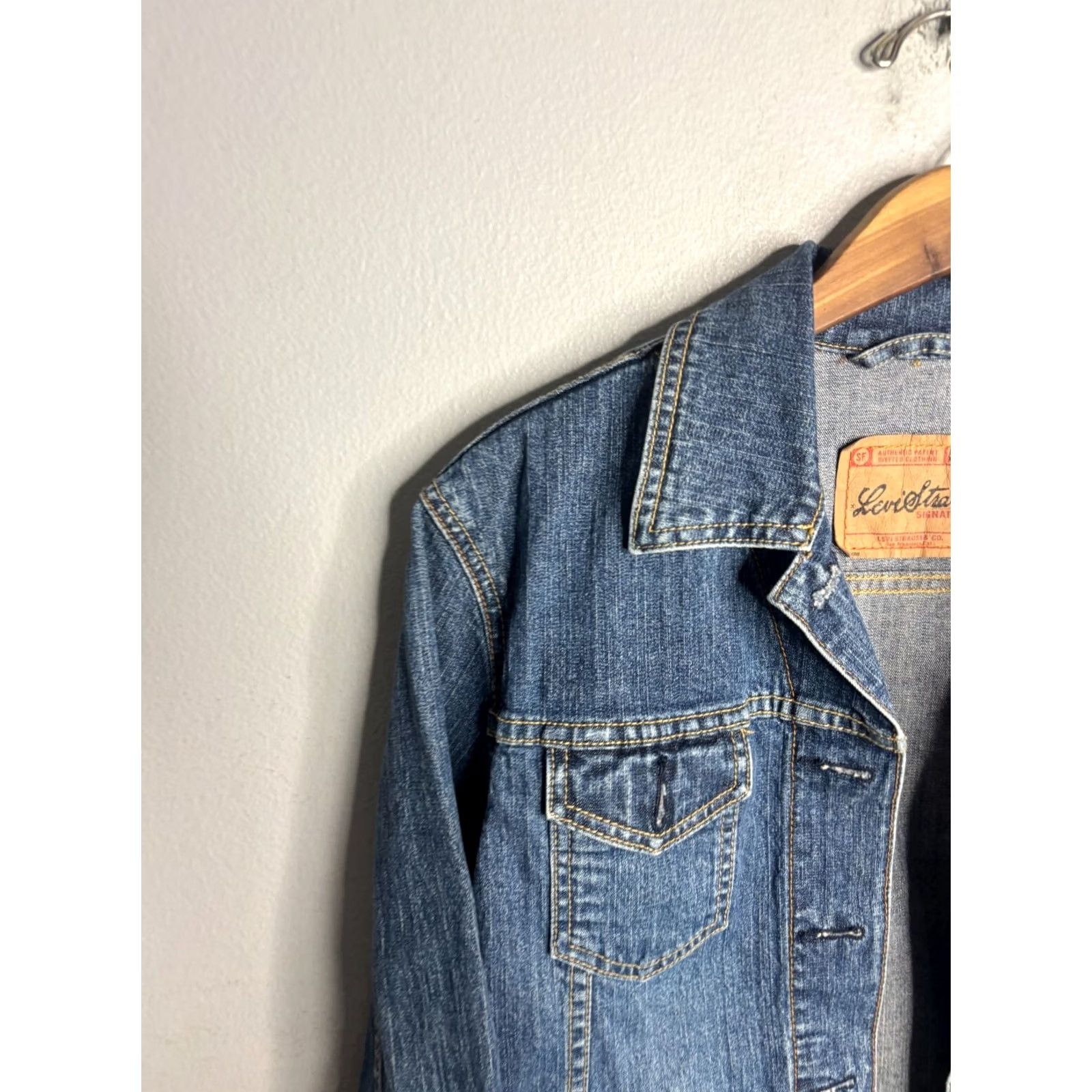 Vintage Levis Signature Trucker Jacket Womens Size Small Blue 6312 Jacket Womens Small Blue Signature Levi Strauss & Co. Trucker Jacket 6312 Size S / US 4 / IT 40 - 2 Thumbnail