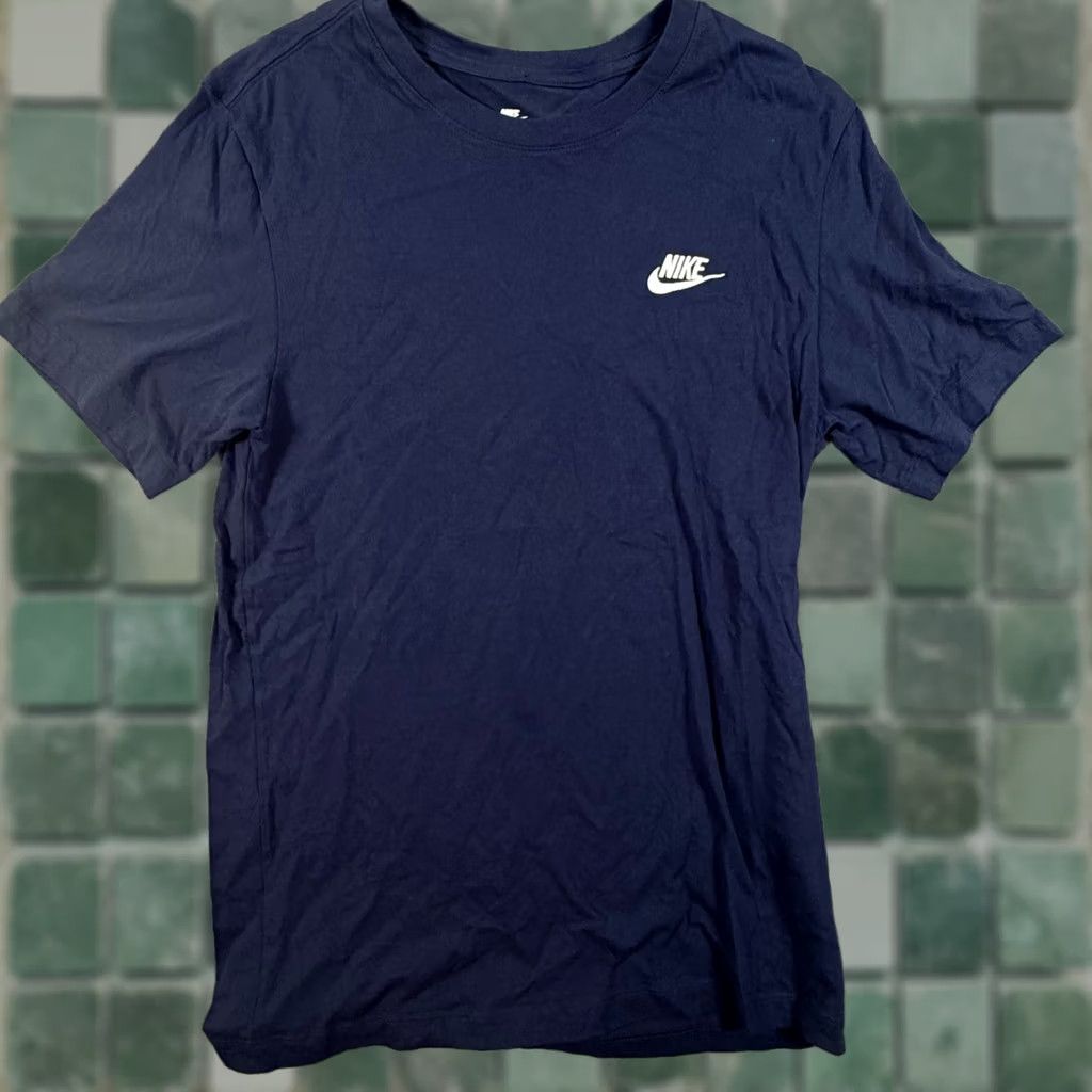 Nike Nike The Nike Tee Crew Neck SS Everyday T-Shirt Mens S Athletic Lightweight Blue Crew Neck Short Sleeve Cotton Nike Shirt Mens Regular Fit Size US S / EU 44-46 / 1 - 1 Thumbnail