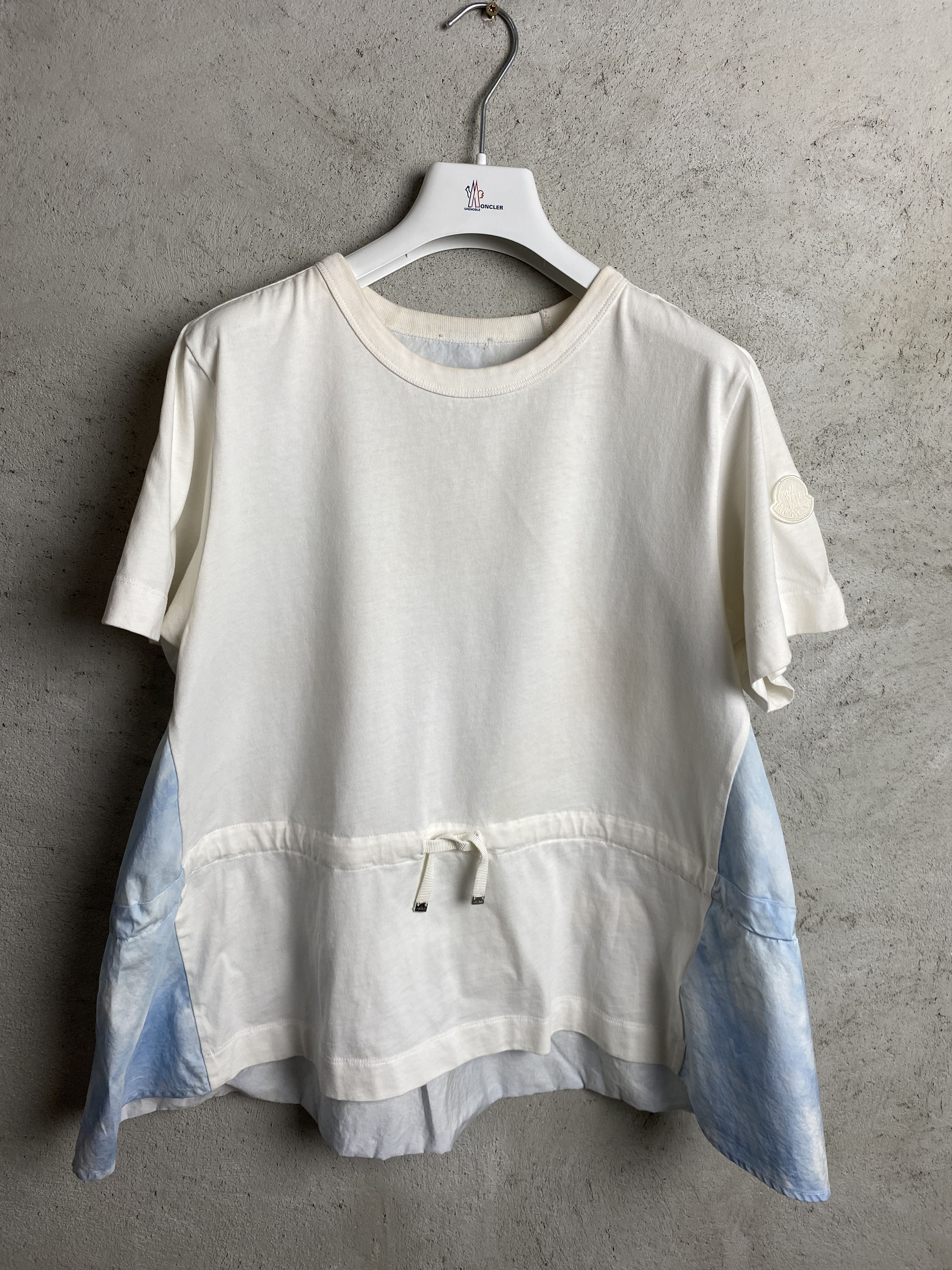 Moncler Moncler Cloud Print t-shirt tee blouse Size M / US 6-8 / IT 42-44 - 1 Thumbnail