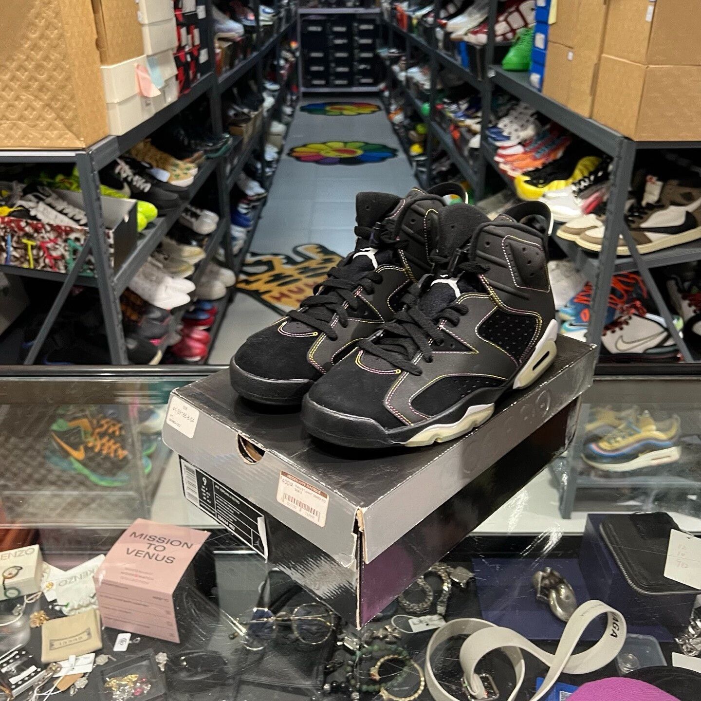 Nike Nike Black Lowtop Sneakers 9.5 Men Size US 9.5 / EU 42-43 - 1 Thumbnail