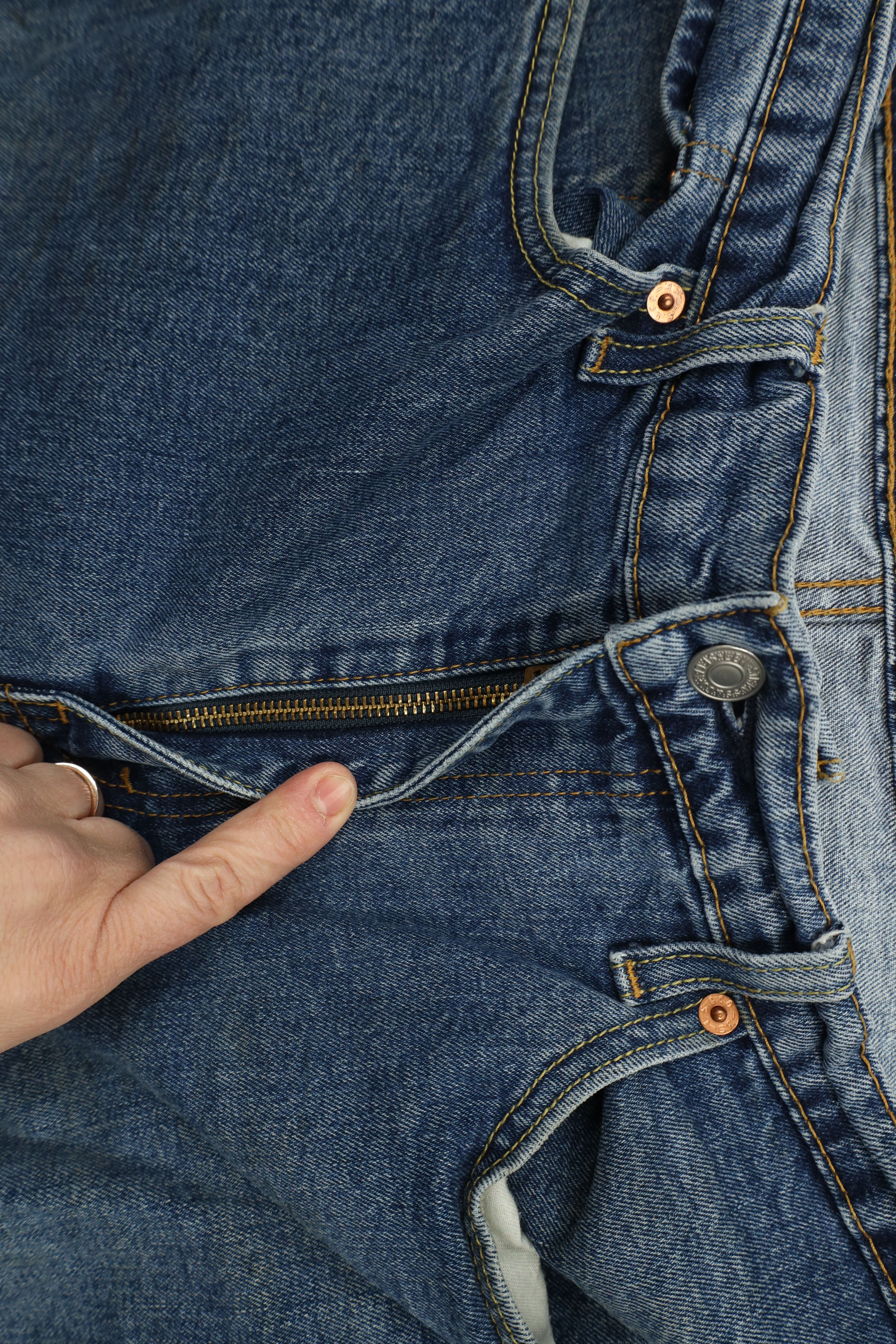 Levi's × Vintage Vintage Y2K Levis 514 Straight Leg Denim Jeans Blue Cotton Size US 36 / EU 52 - 9 Thumbnail