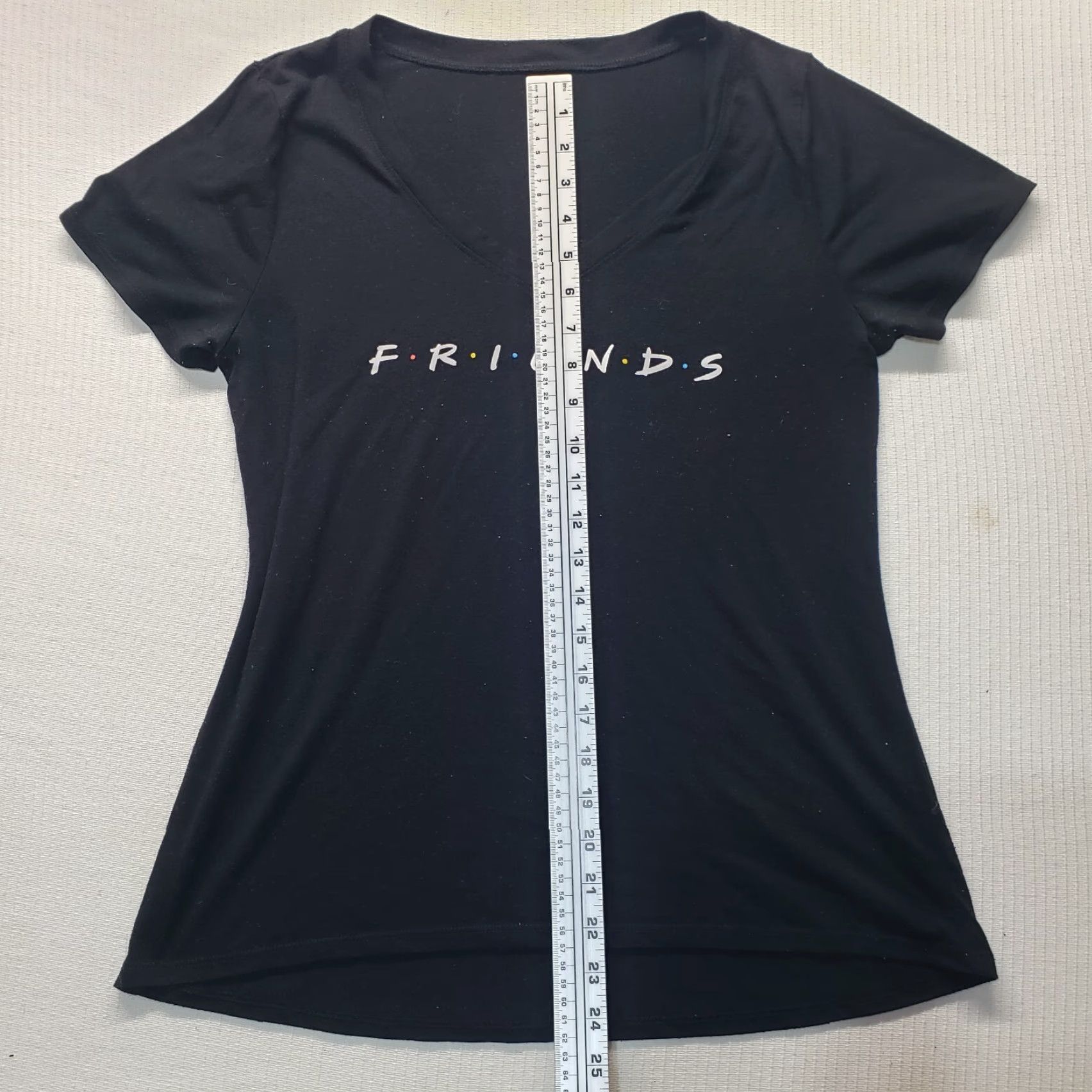 Gildan Friends Shirt Women S Small Black Short Sleeve 90s Gildan T-Shirt Casual Confidently Basic Crew Neck Vintage No Size S / US 4 / IT 40 - 4 Thumbnail