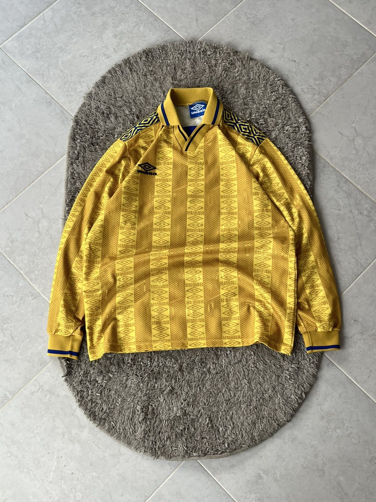 Umbro Umbro Jersey Very Rare Made in England Size US M / EU 48-50 / 2 - 1 Thumbnail