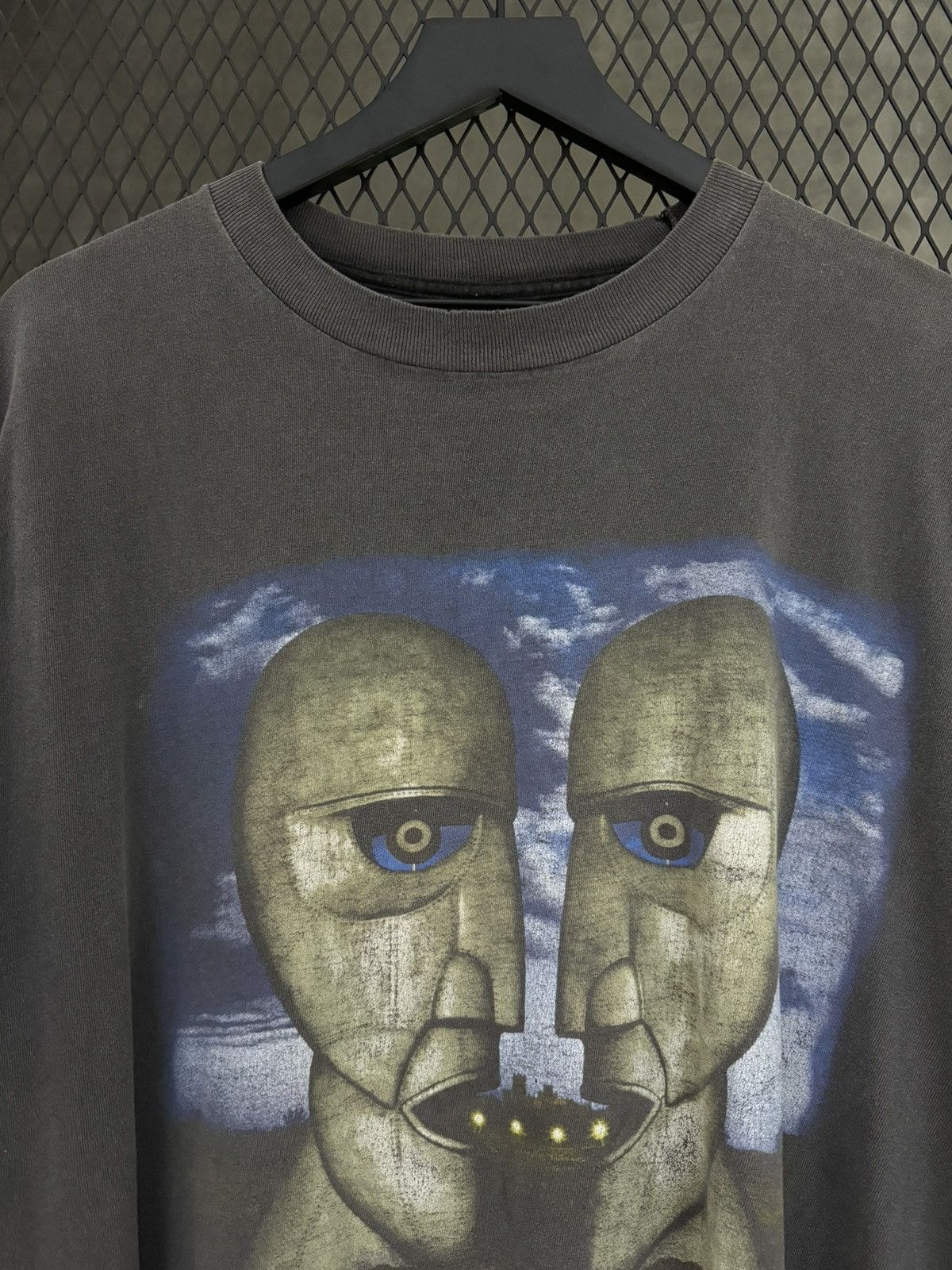 Band Tees × Pink Floyd × Vintage Vintage 1994 Pink Floyd Division Bell Distressed and Faded Size US XL / EU 56 / 4 - 2 Thumbnail