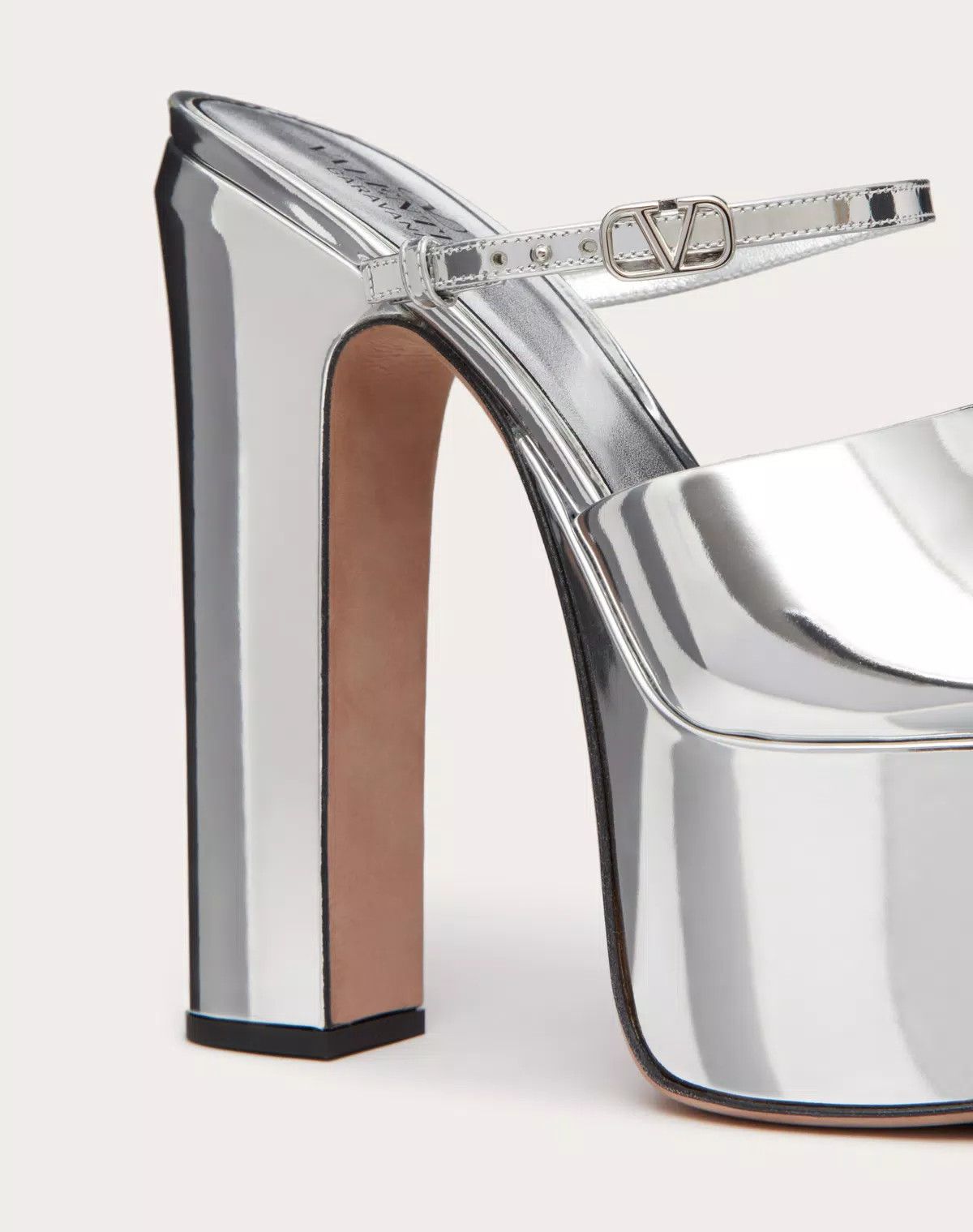 Valentino o1s1wg111125 Tan-go Mirror-effect Platform Slides in Silver Size US 8.5 / IT 38.5 - 5 Thumbnail