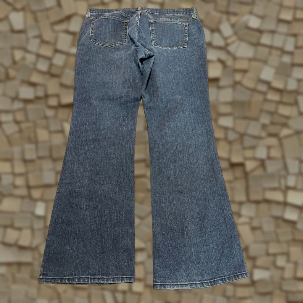 Gap Gap Jeans, Women's Size 12/31, Denim, Blue, Bootcut Fit, Pockets, Regular, Jeans, Women, 12/31R Size 34" / US 12 / IT 48 - 1 Thumbnail