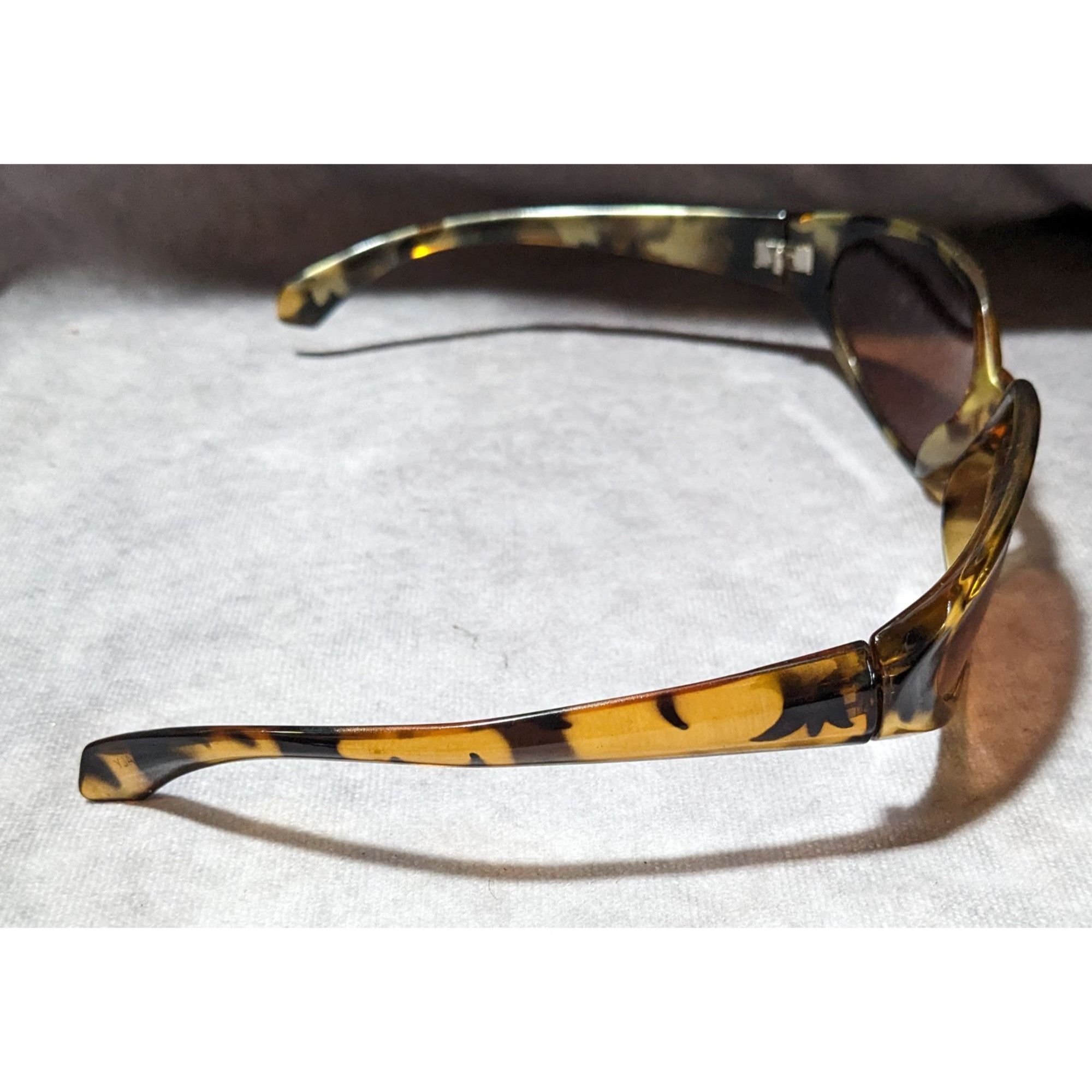 Other Revlon Retro Brown And Gold Tortoise Sunglasses Size ONE SIZE - 2 Thumbnail