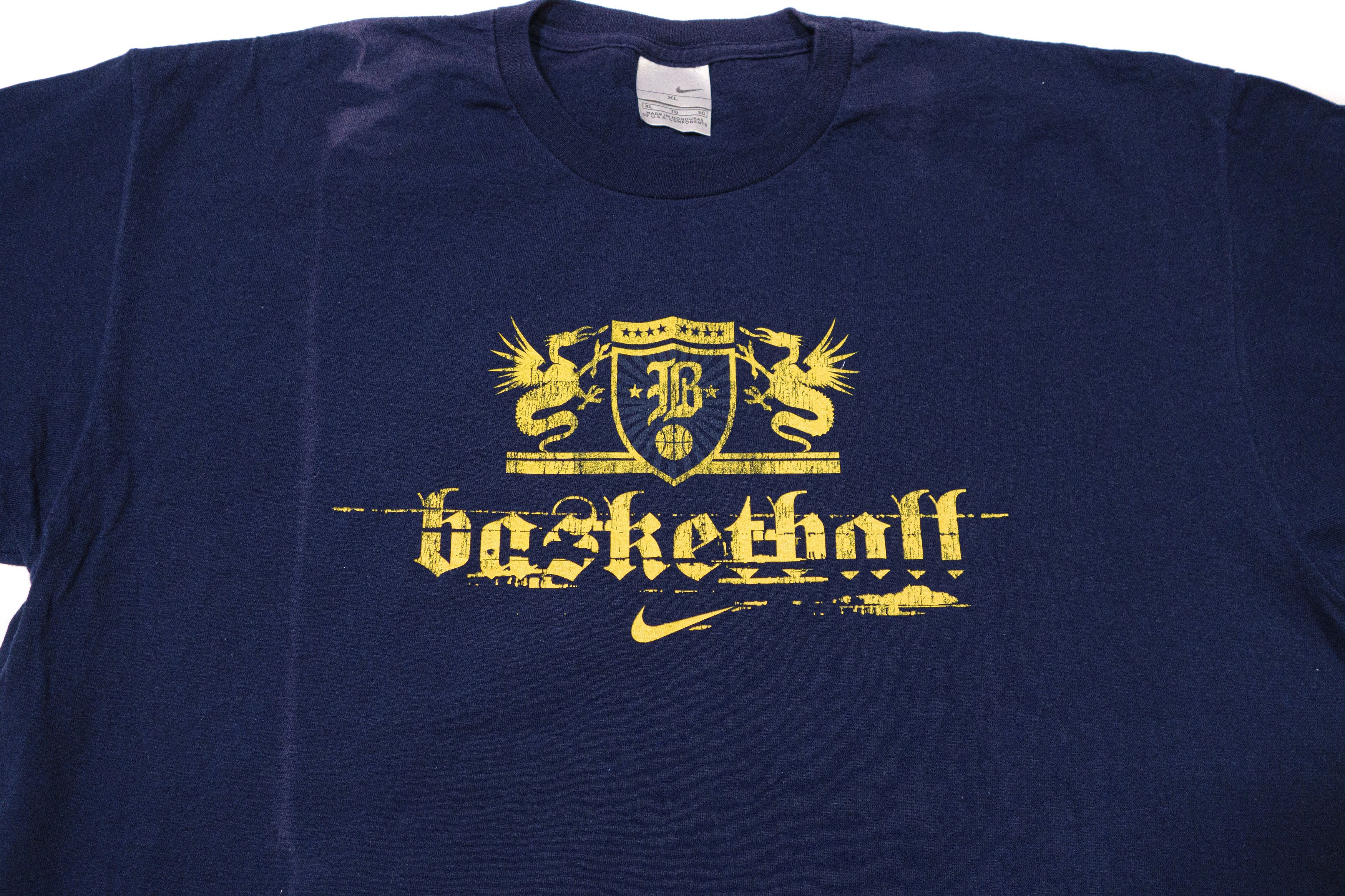 Nike 00S Basketball Swoosh Big Logo T-Shirt Size US XL / EU 56 / 4 - 3 Thumbnail