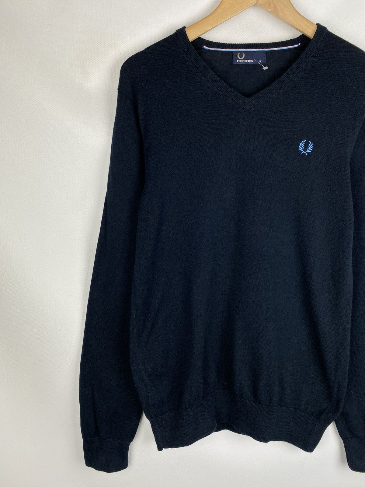 Fred Perry Fred Perry men’s v-neck cotton sweater pullover size S Size US S / EU 44-46 / 1 - 2 Thumbnail