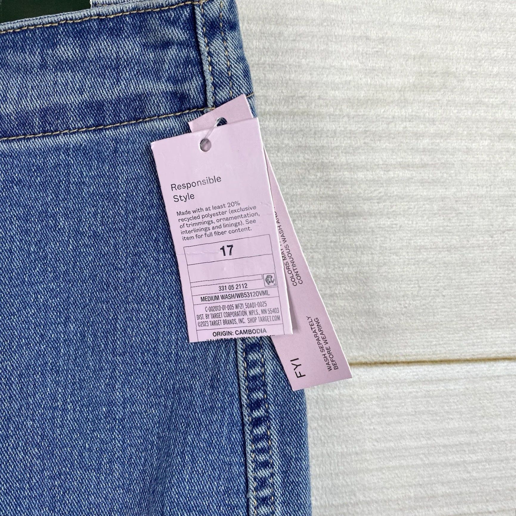 Vintage Wild Fable Shorts Womens Juniors 17 High Rise Denim 3.5 Inseam Med Wash Blue Casual Beach 90s Womens Shorts Size 38" / US 16 / IT 52 - 4 Thumbnail