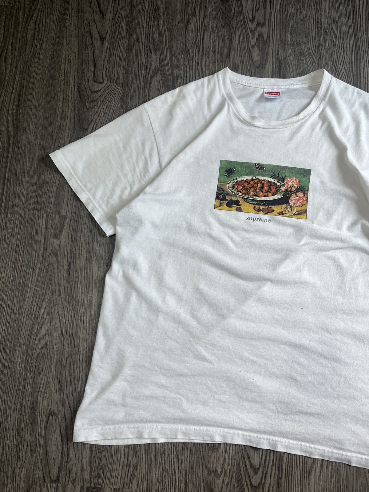 Supreme Supreme Strawberries Tee Spring/Summer 2023 (SS23) Size US M / EU 48-50 / 2 - 2 Thumbnail