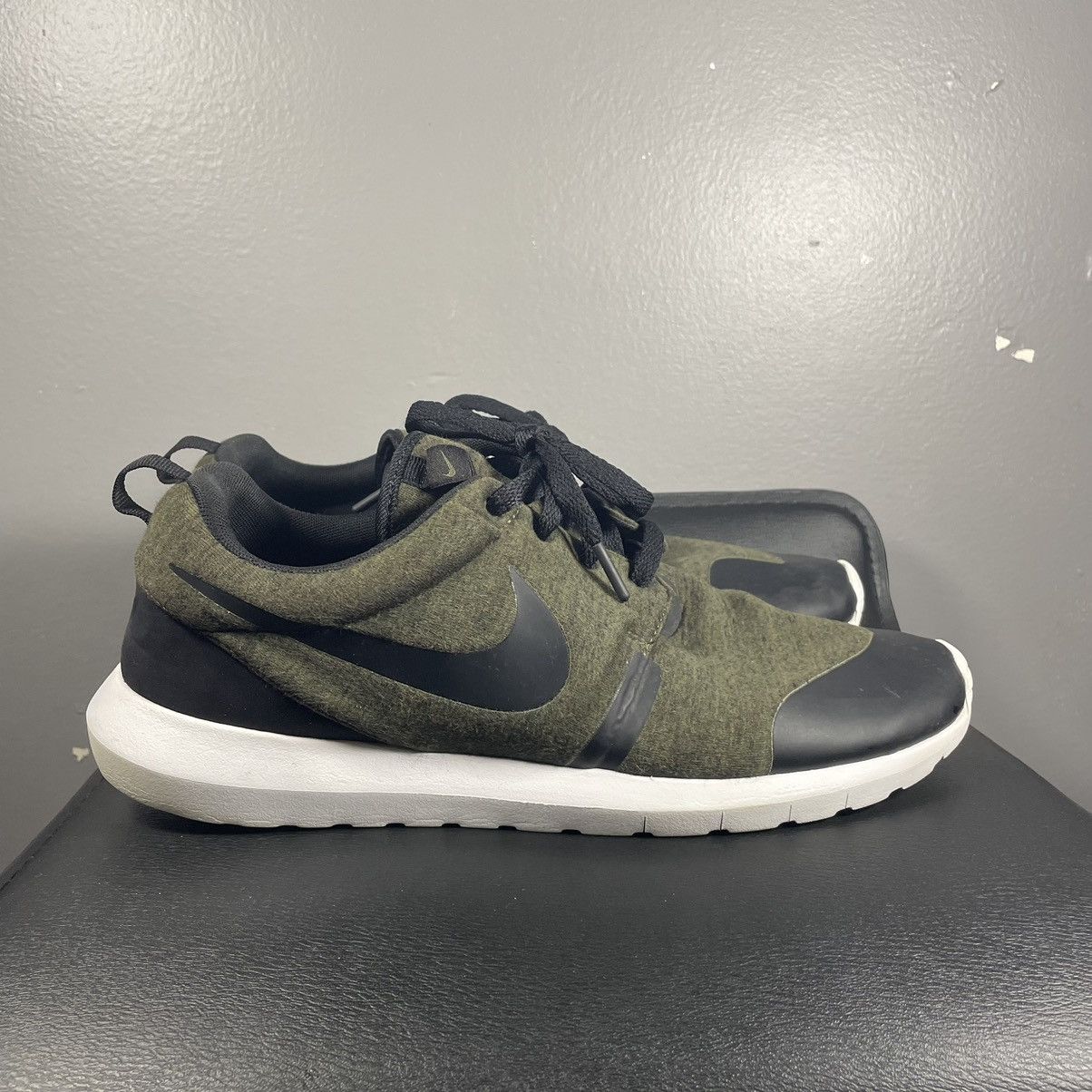 Nike roshe run tech fleece best sale