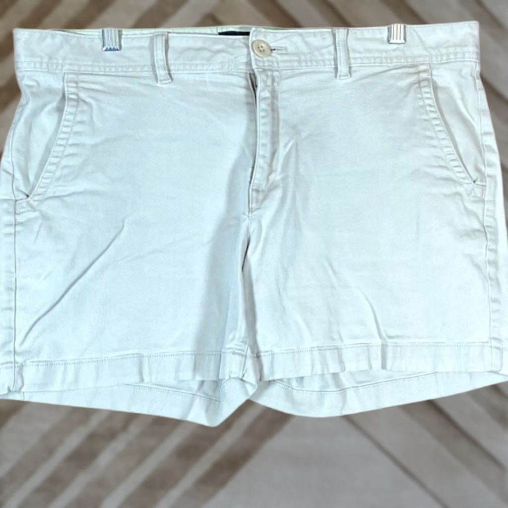 Eddie Bauer Eddie Bauer Womens Shorts Gray Midi Casual Stretch 14 Bermuda Plus Size Rise Mid 8.5-10.5 Adults Womens Size 25" / US 0 / IT 36 - 1 Thumbnail