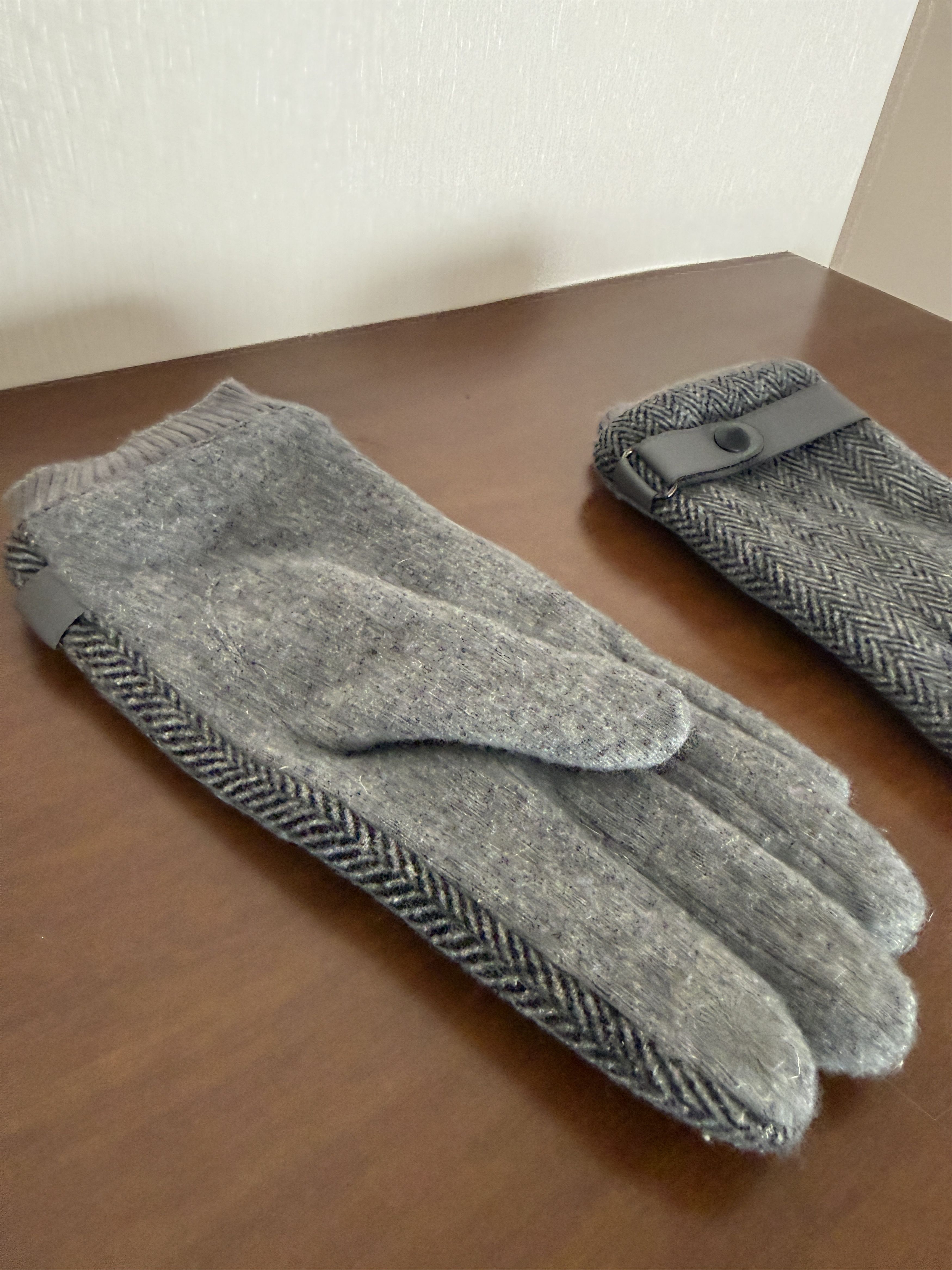 Other Merino Wool Gloves – Grey Herringbone – Touchscreen Size ONE SIZE - 4 Thumbnail