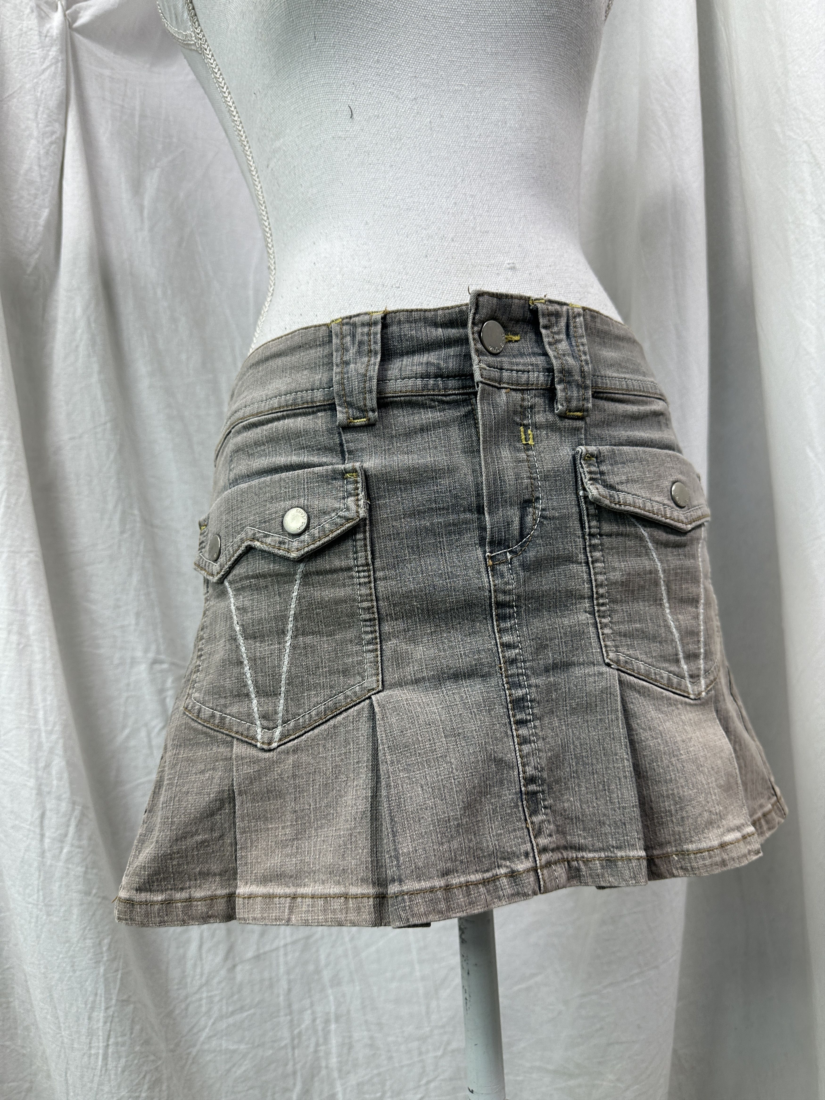 Vintage Vintage Denim Preppy Old Money Washed Pleated Mini Skirt Y2K Size 25" / US 0 / IT 36 - 1 Thumbnail