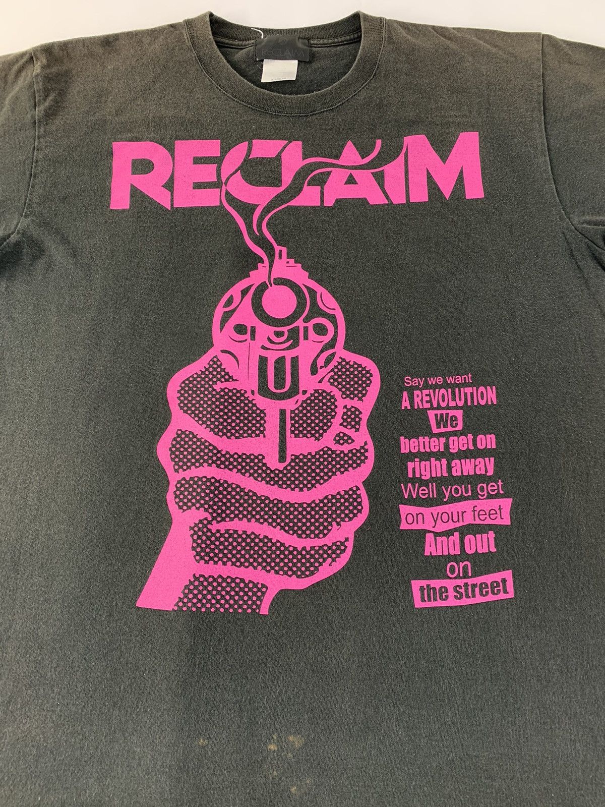 Vintage Hype Reclaim A Revolution Big Pistol Printed Tee Size US L / EU 52-54 / 3 - 4 Thumbnail